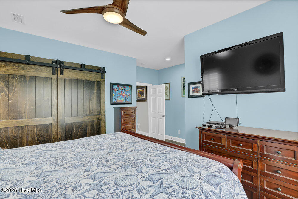 100562970 | Photo 26