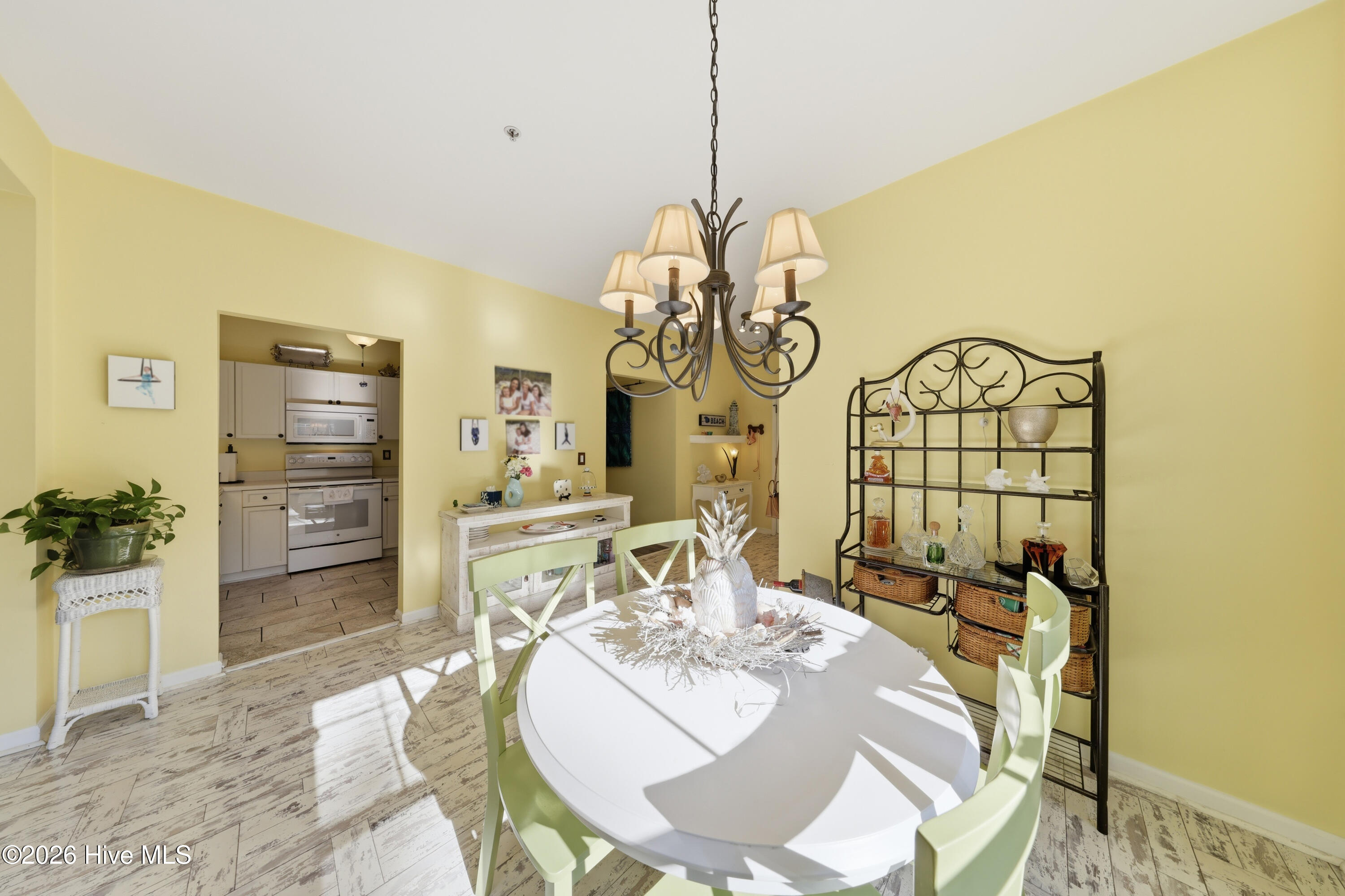 100557540 | Photo 10