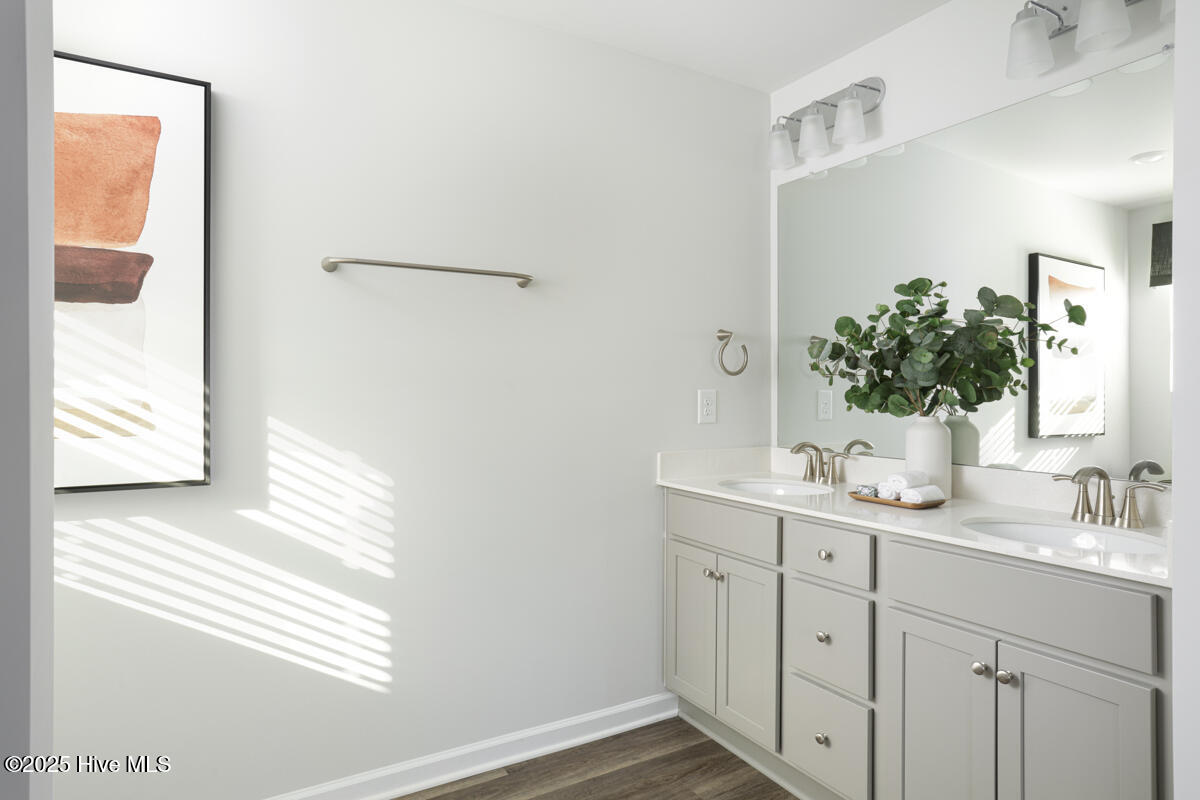 100525097 | Photo 21