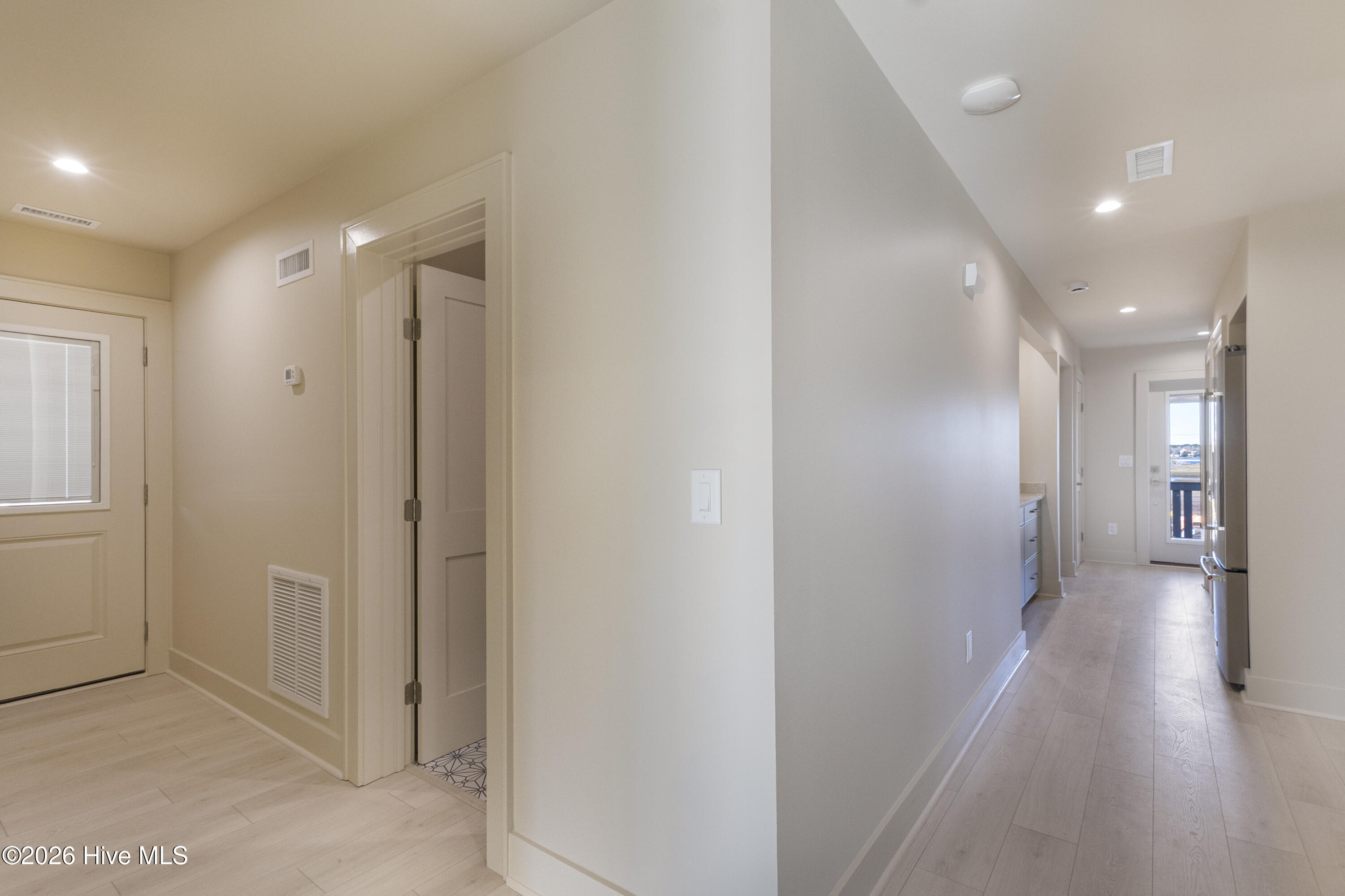 100551953 | Photo 47