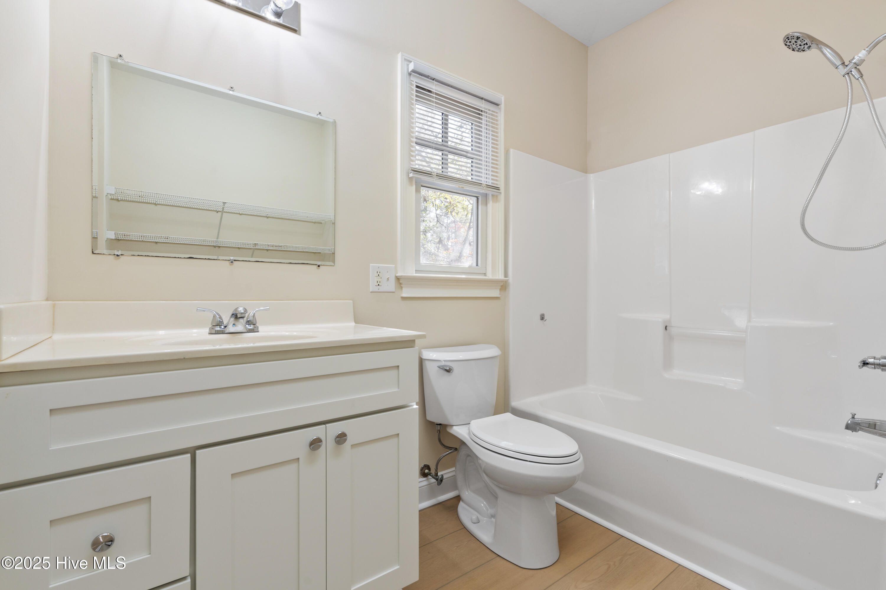 100543088 | Photo 17