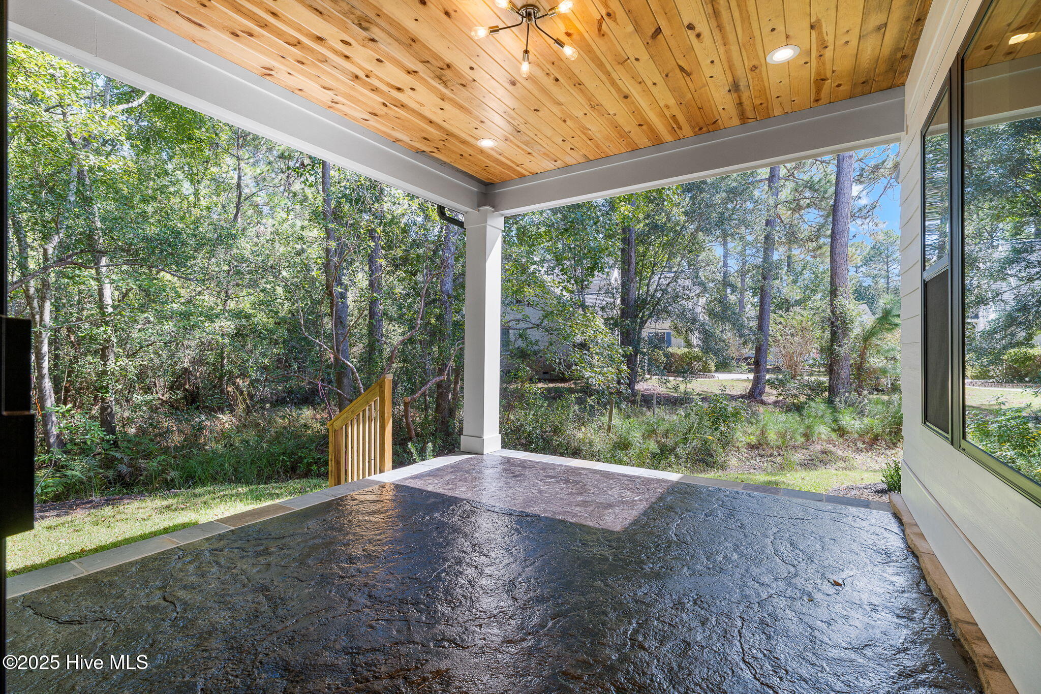 100522632 | Photo 74