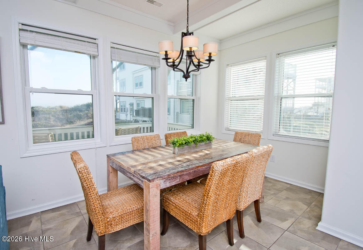 100560265 | Photo 11