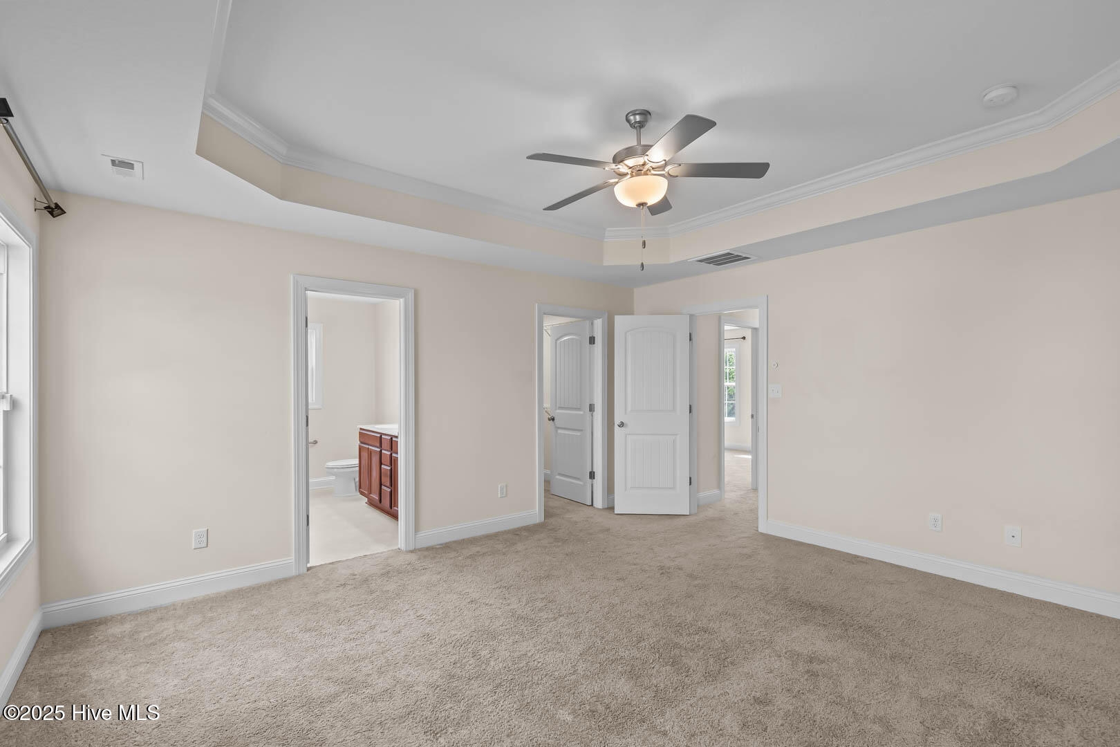 100520139 | Photo 26