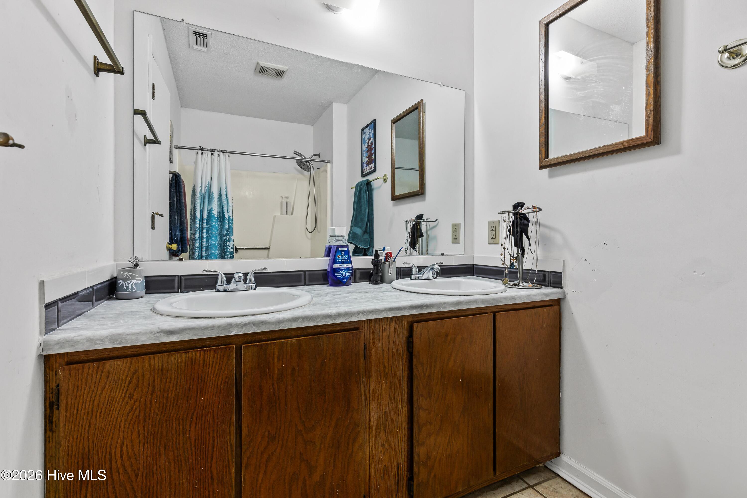 100548610 | Photo 14