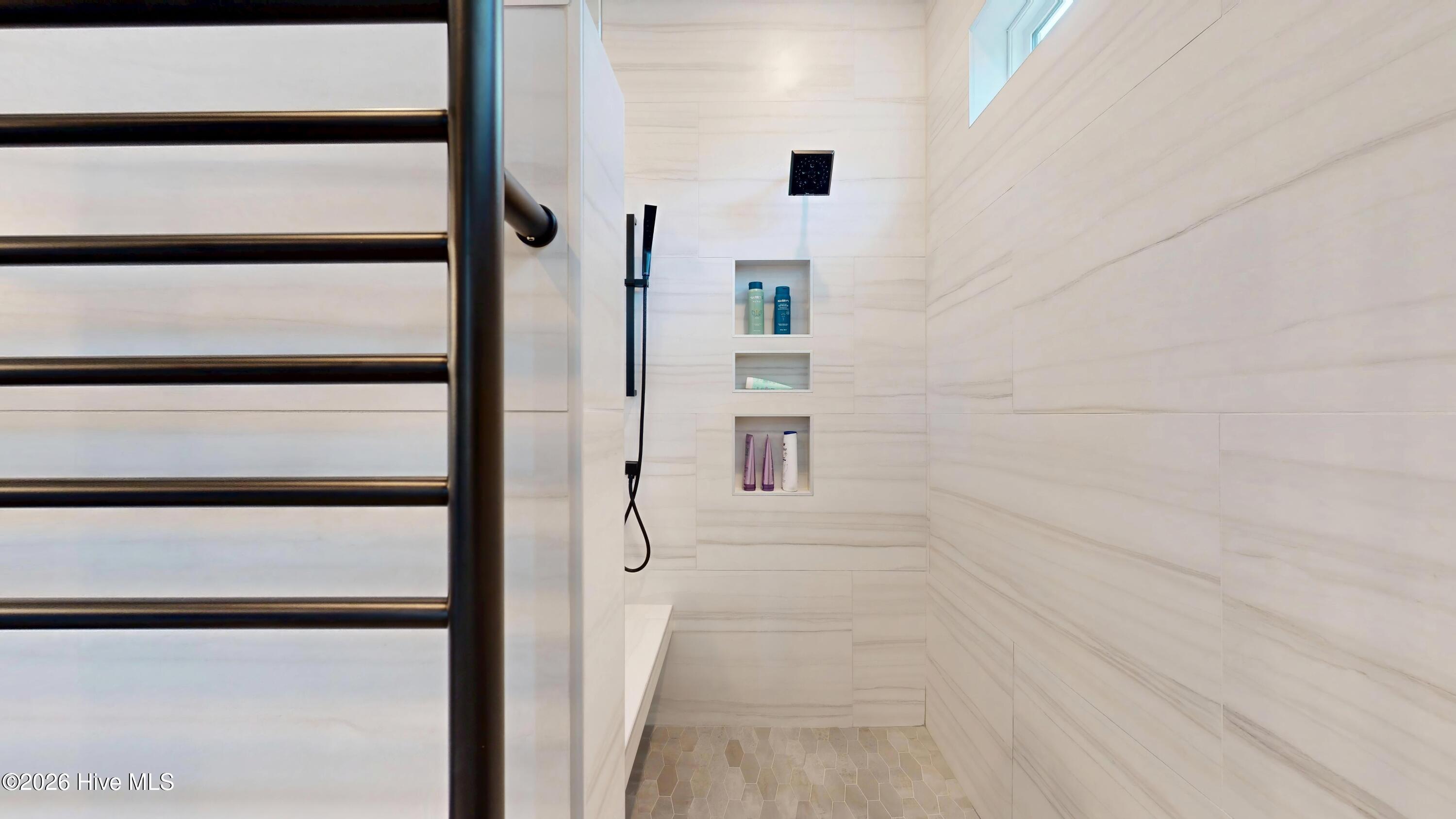 100552329 | Photo 30