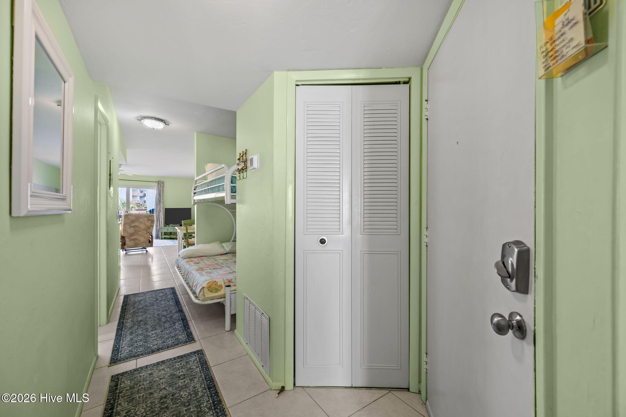 100587374 | Photo 24