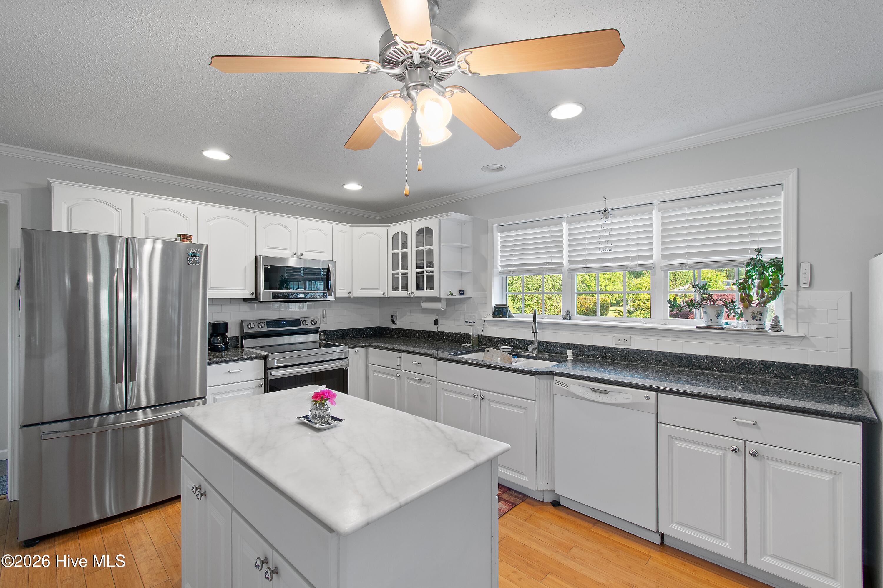 100568231 | Photo 29