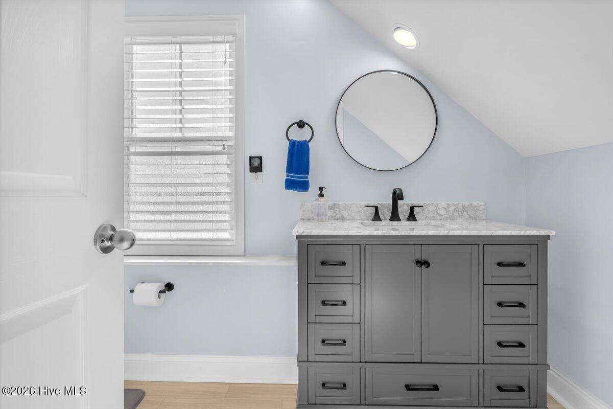 100567099 | Photo 49