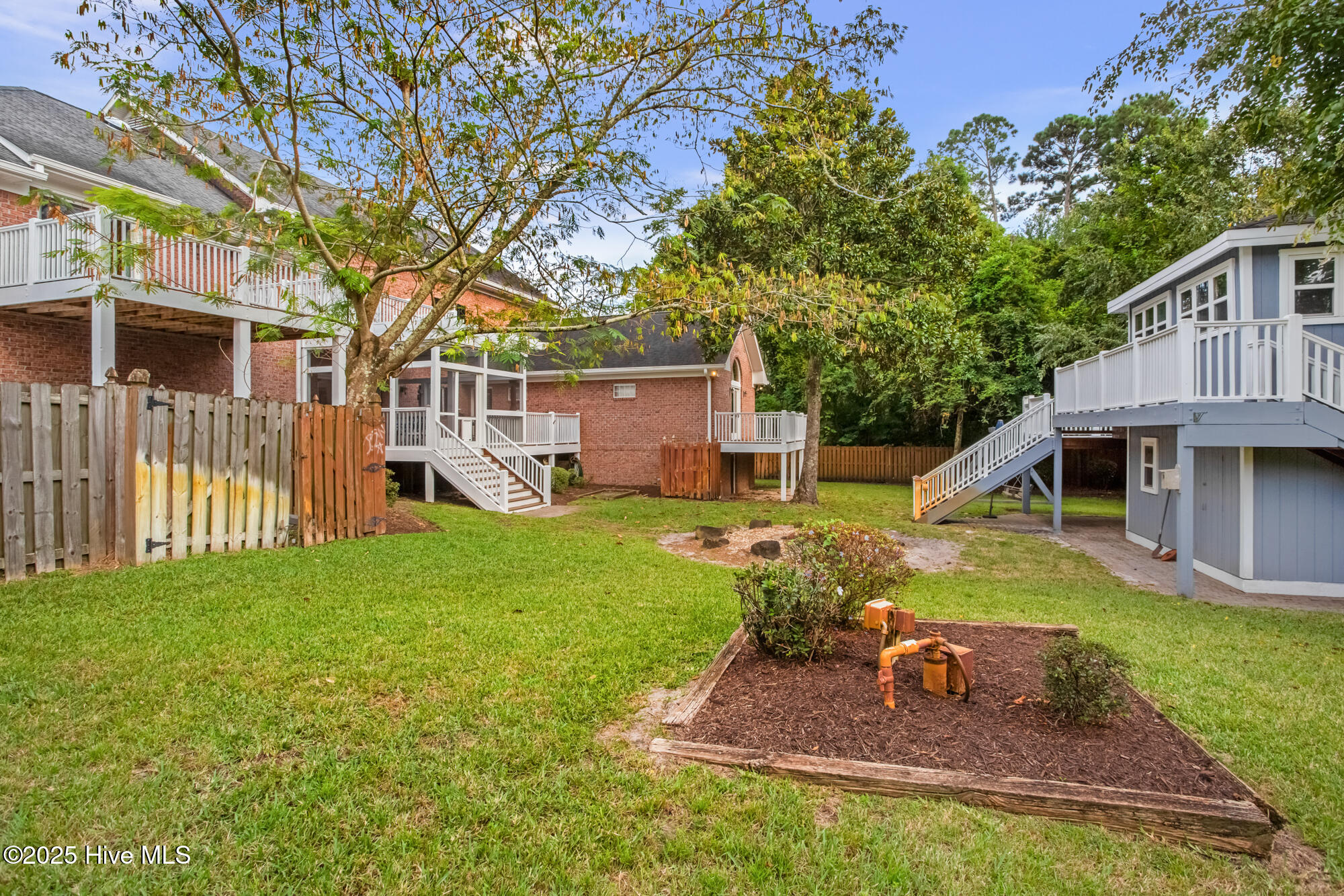 100532044 | Photo 48