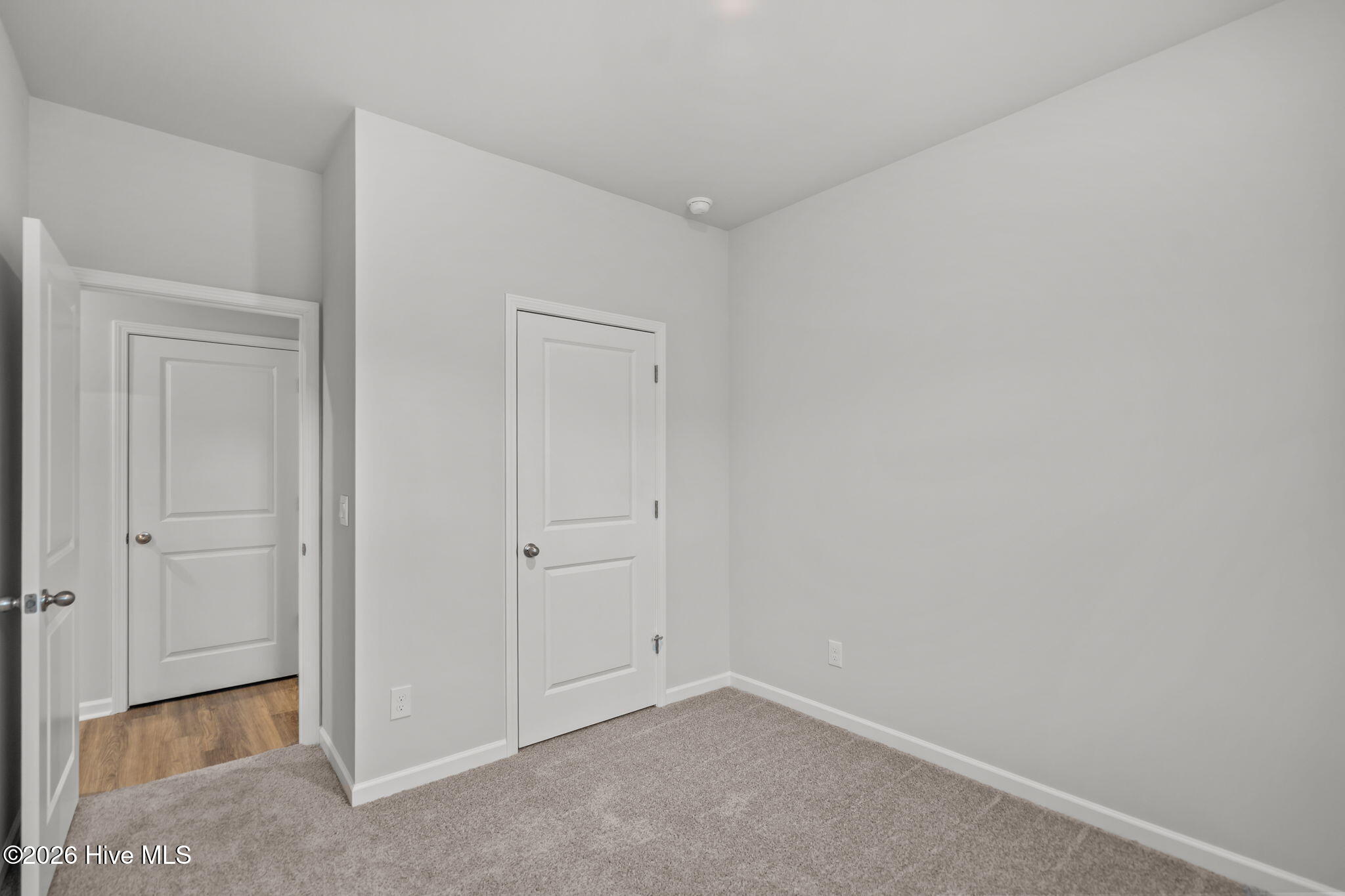 100548880 | Photo 32