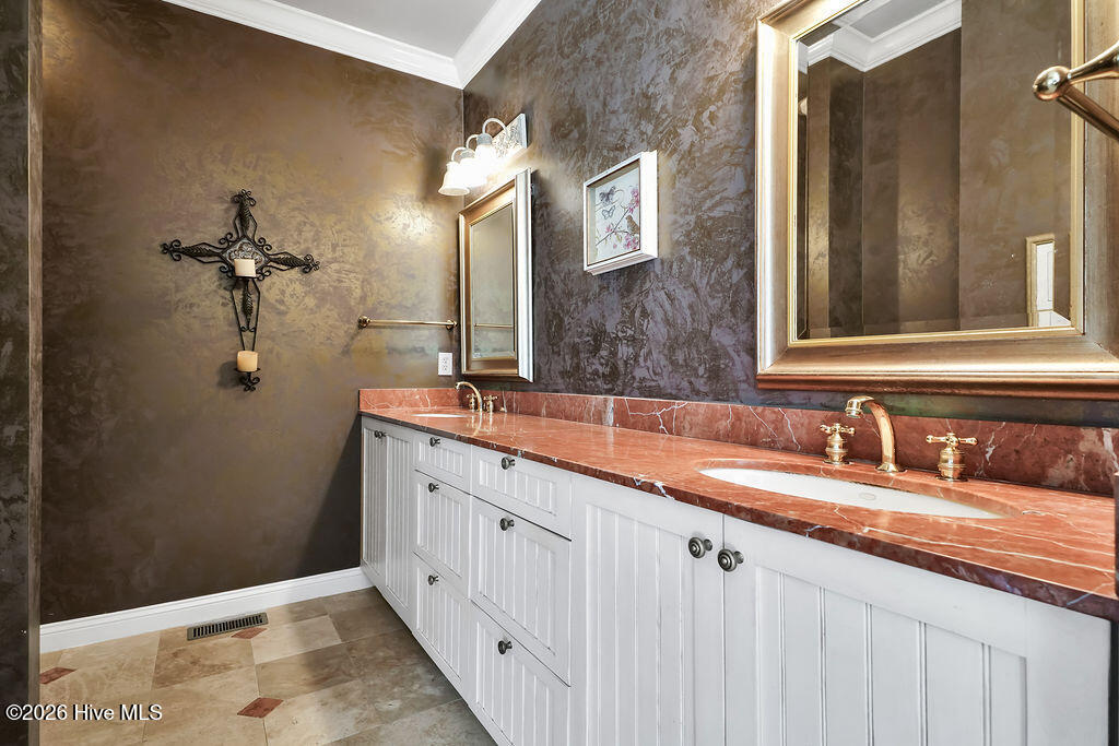 100564190 | Photo 37