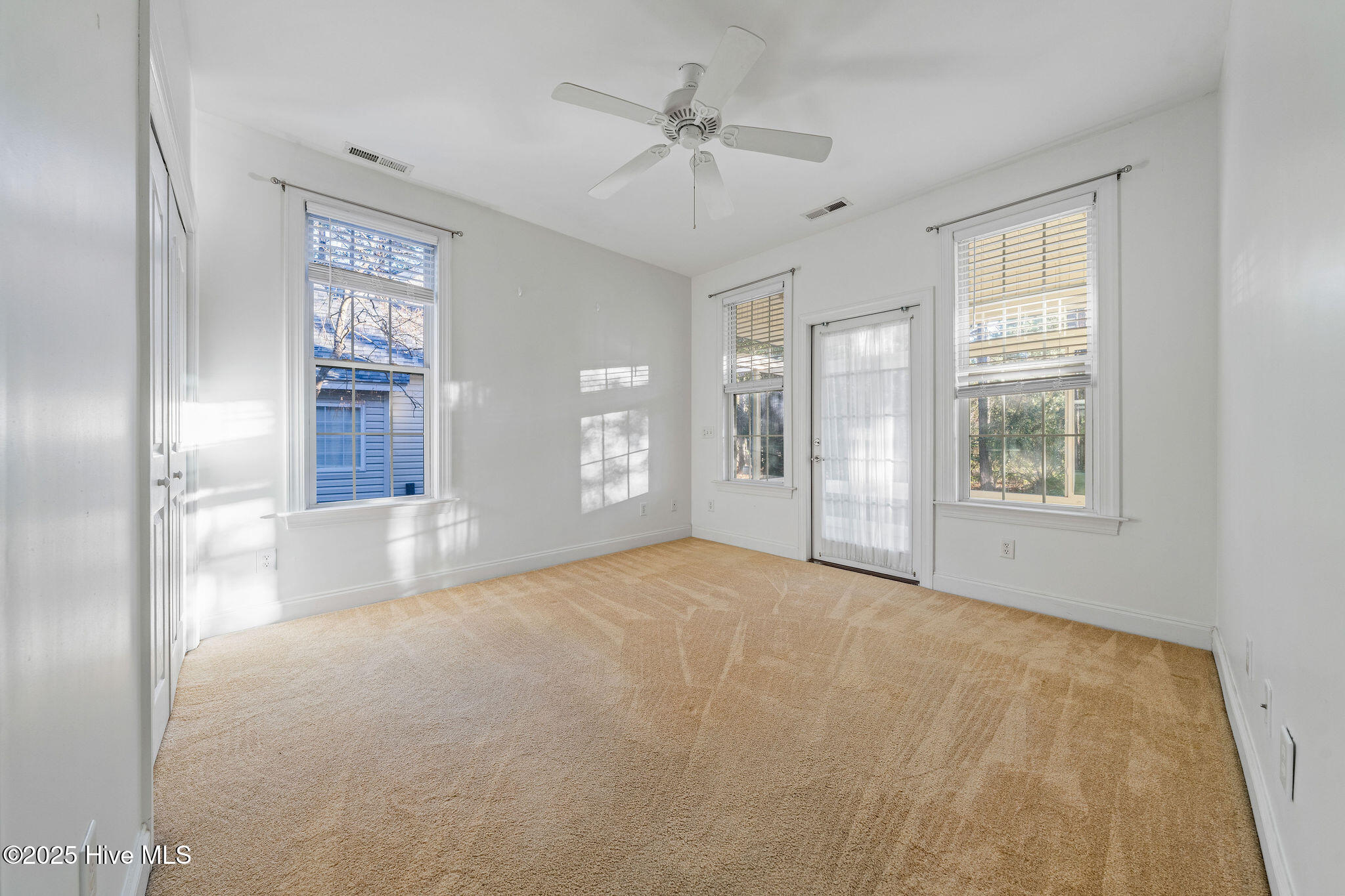 100541606 | Photo 33