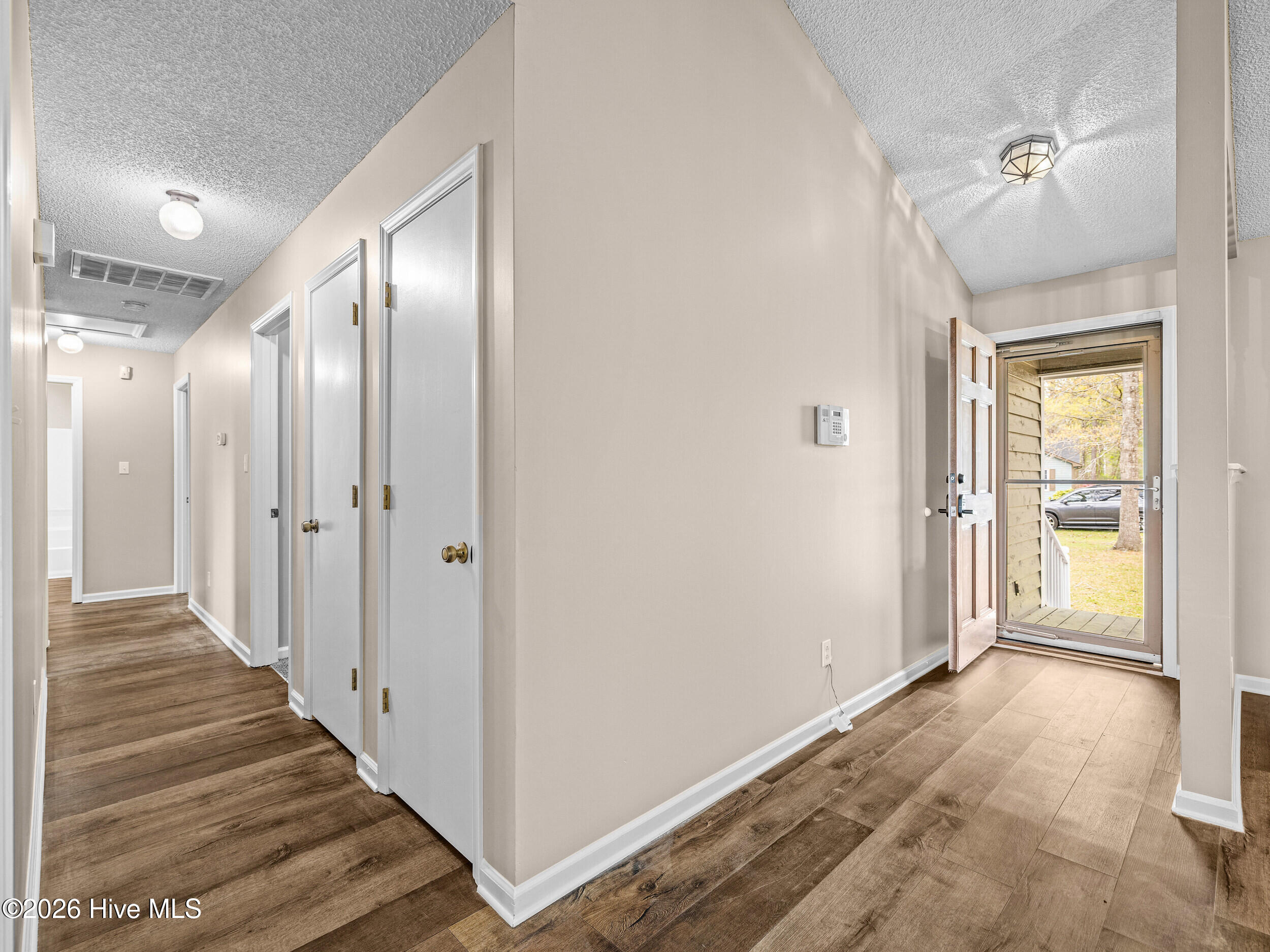 100564987 | Photo 20