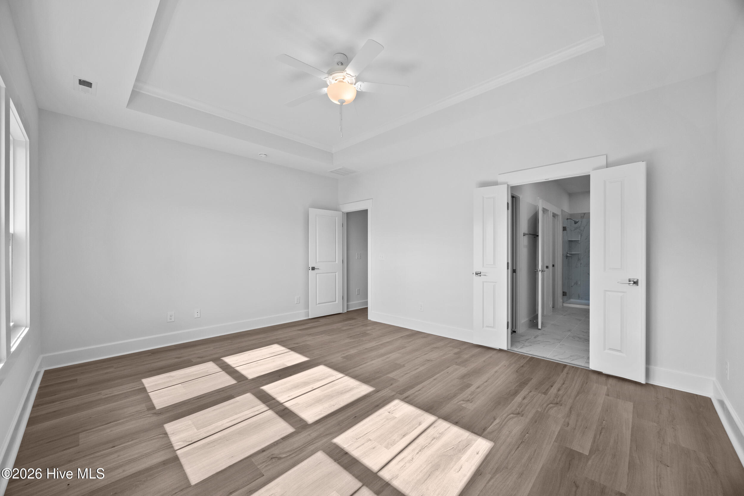 100551079 | Photo 24