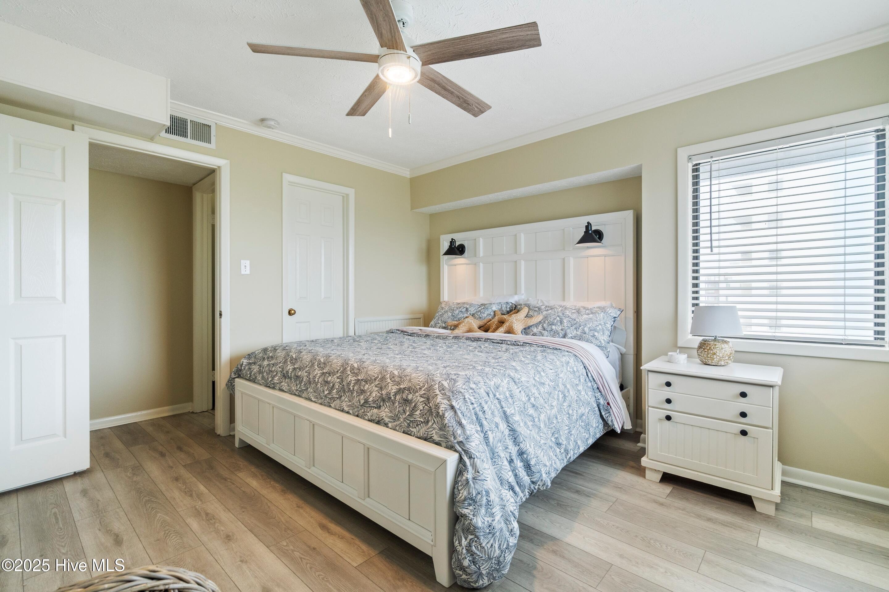 100536281 | Photo 18