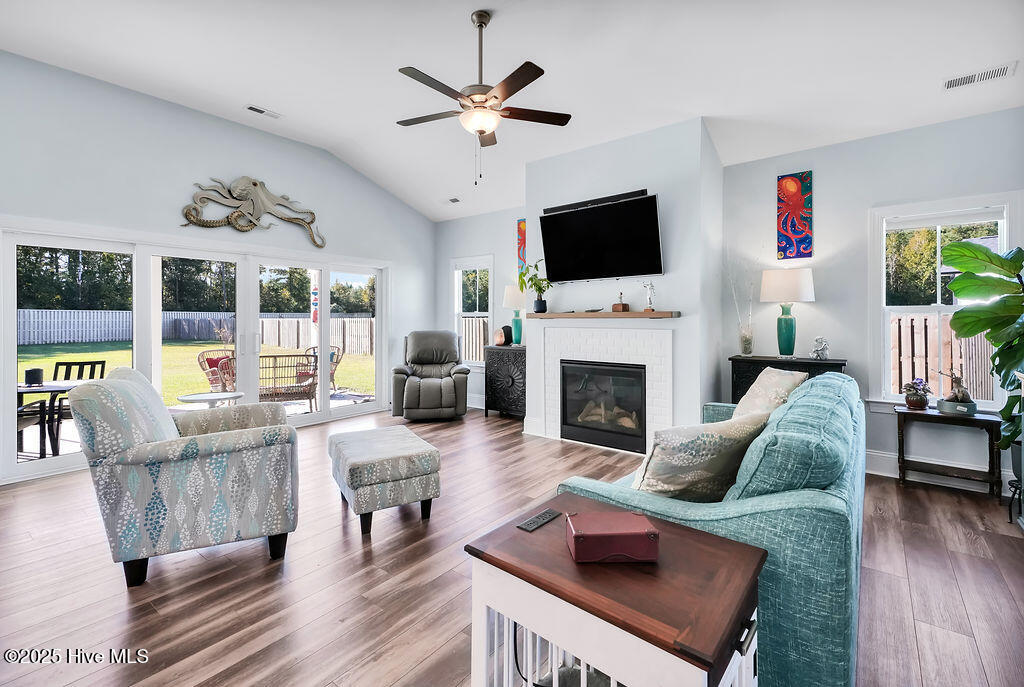 100535905 | Photo 12