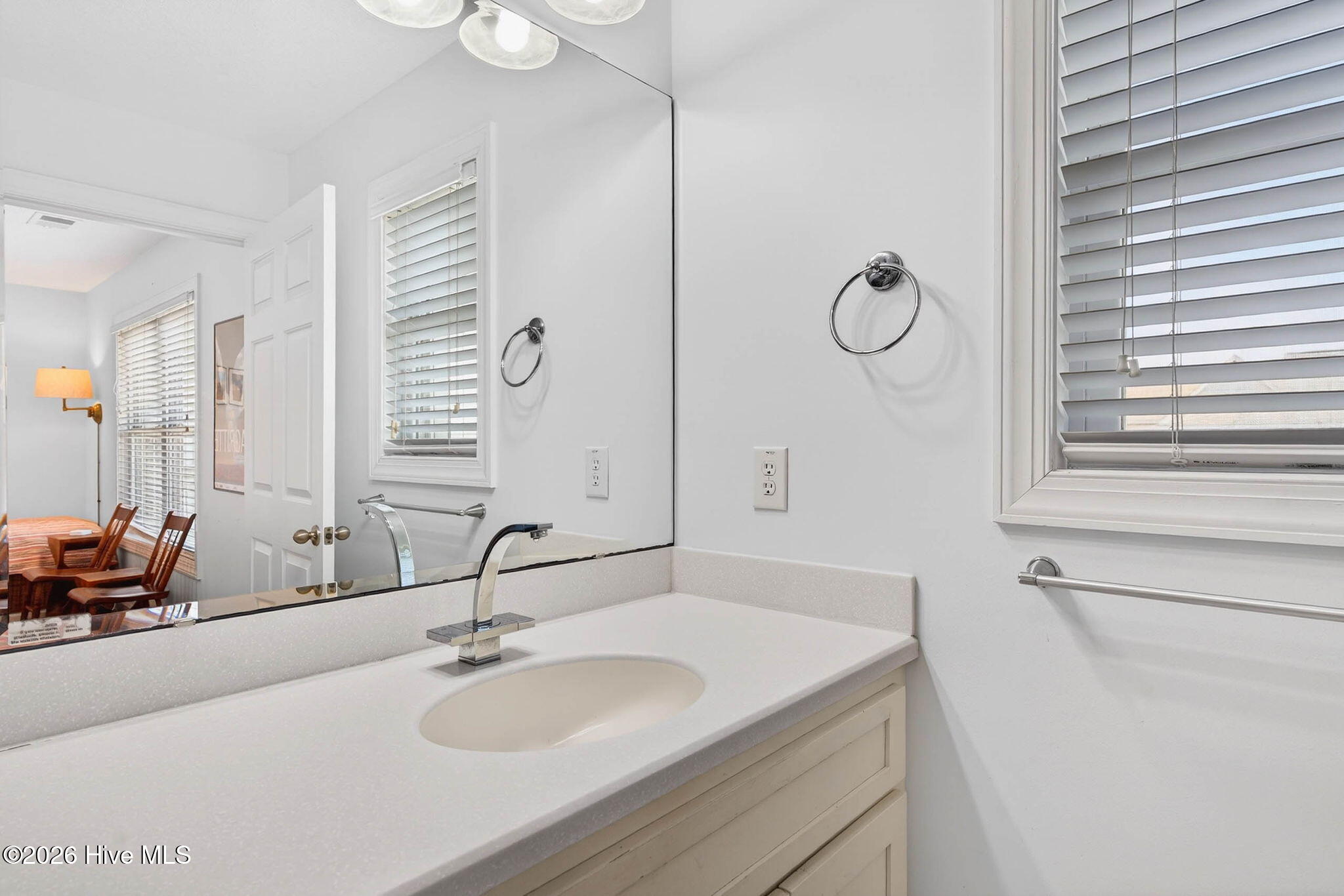 100563244 | Photo 21