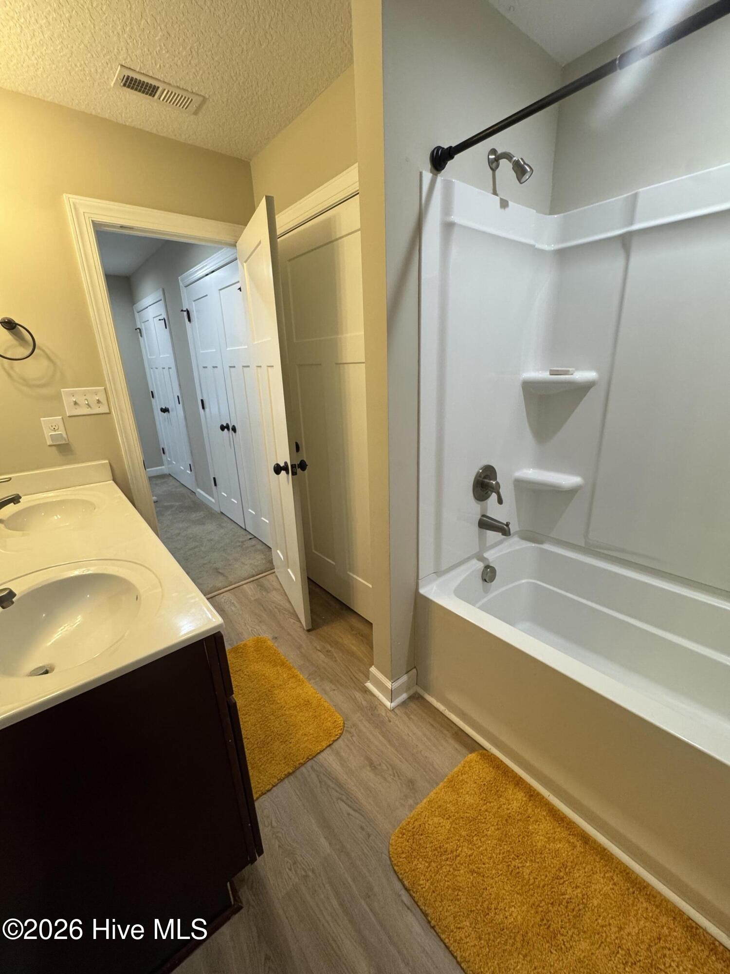 100566415 | Photo 20