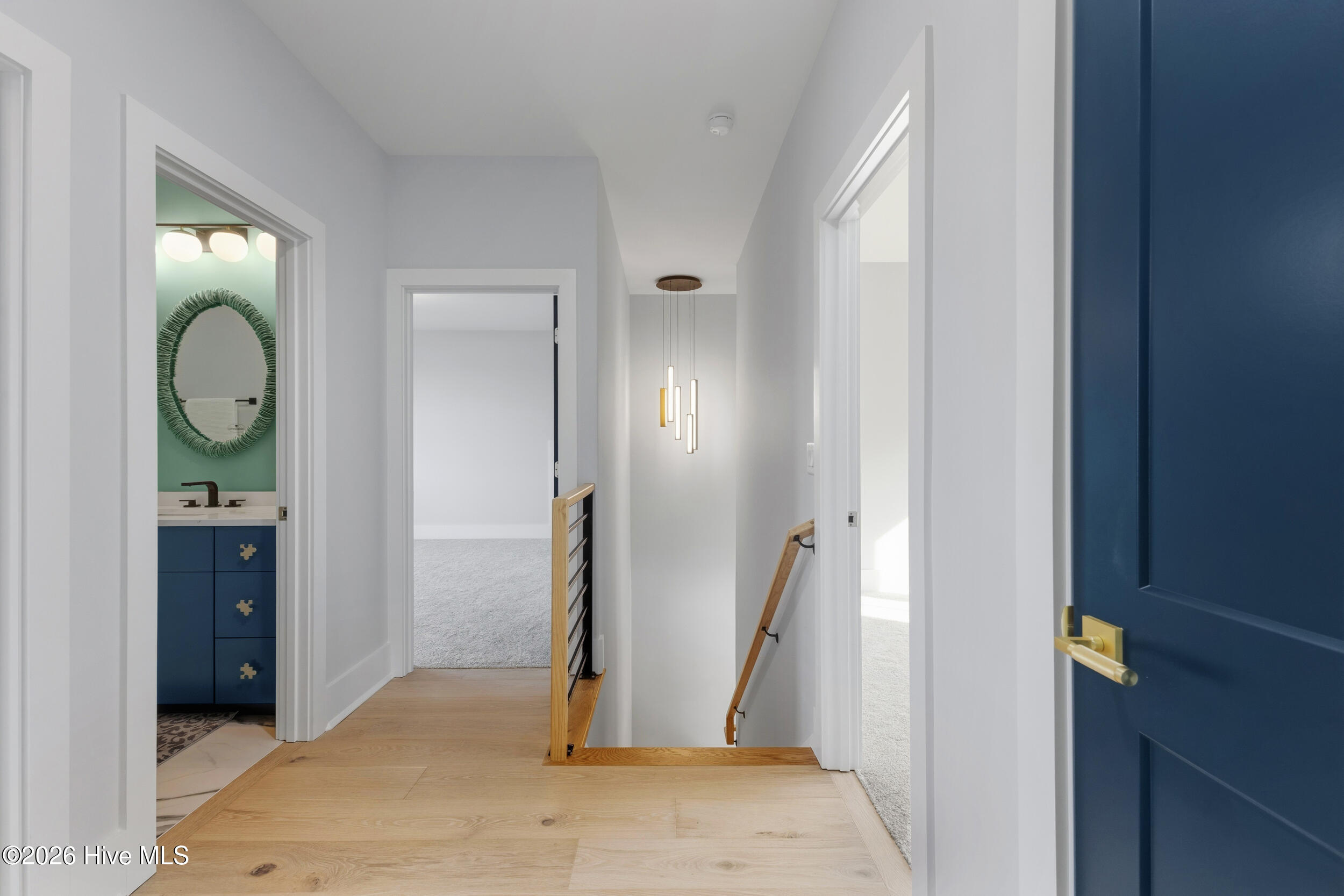 100556188 | Photo 25