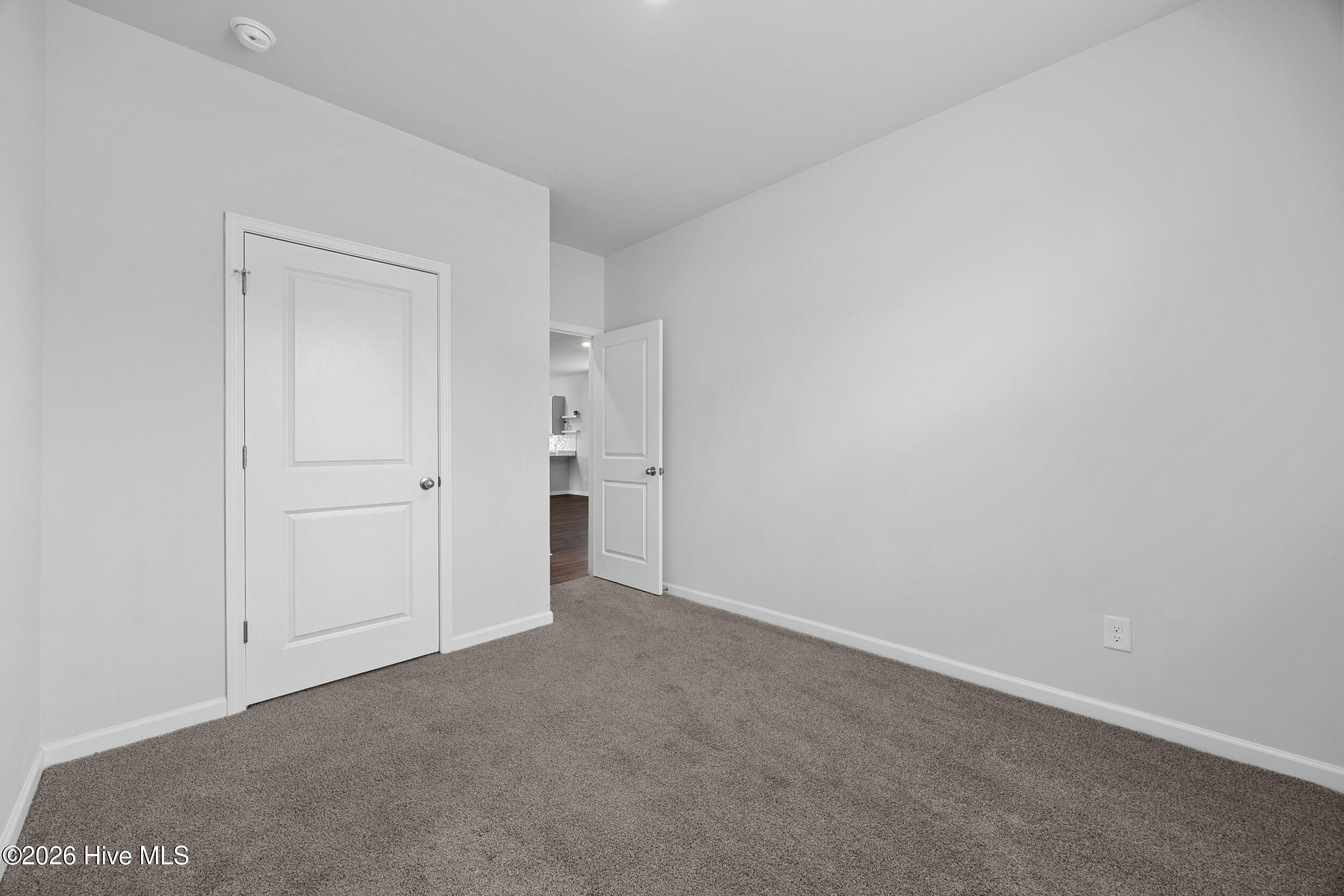 100565485 | Photo 11