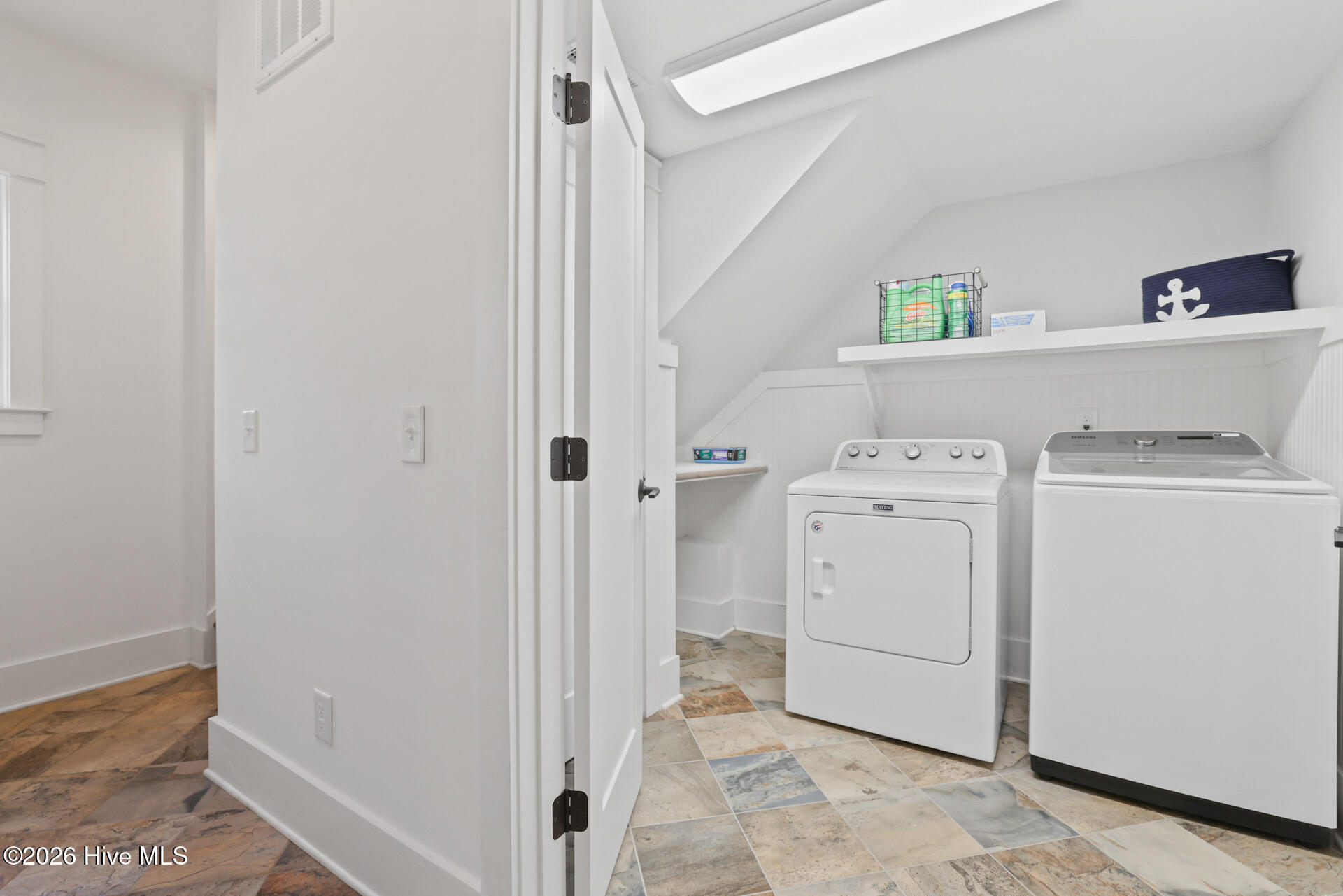 100567174 | Photo 27