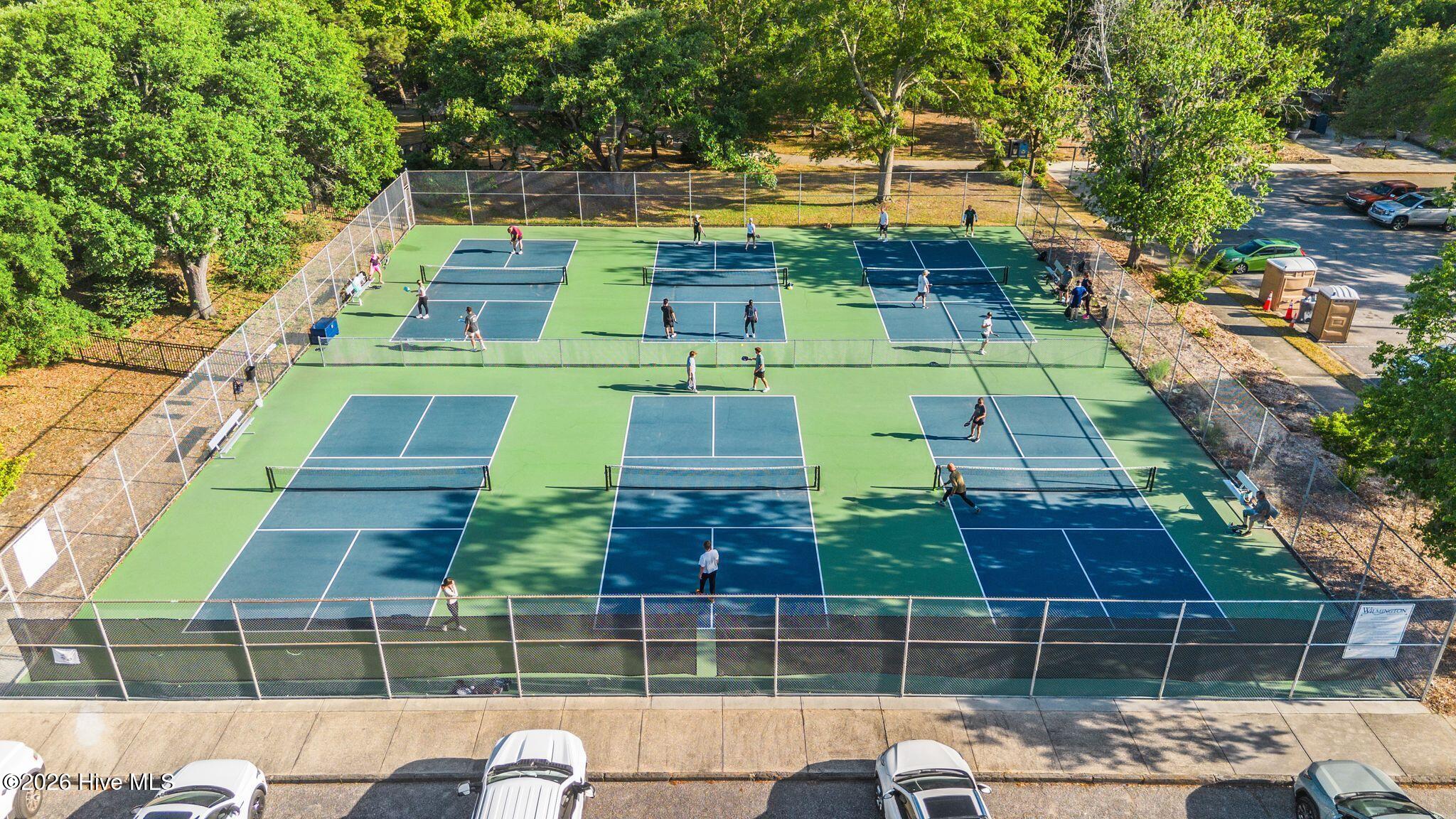 100570327 | Photo 77