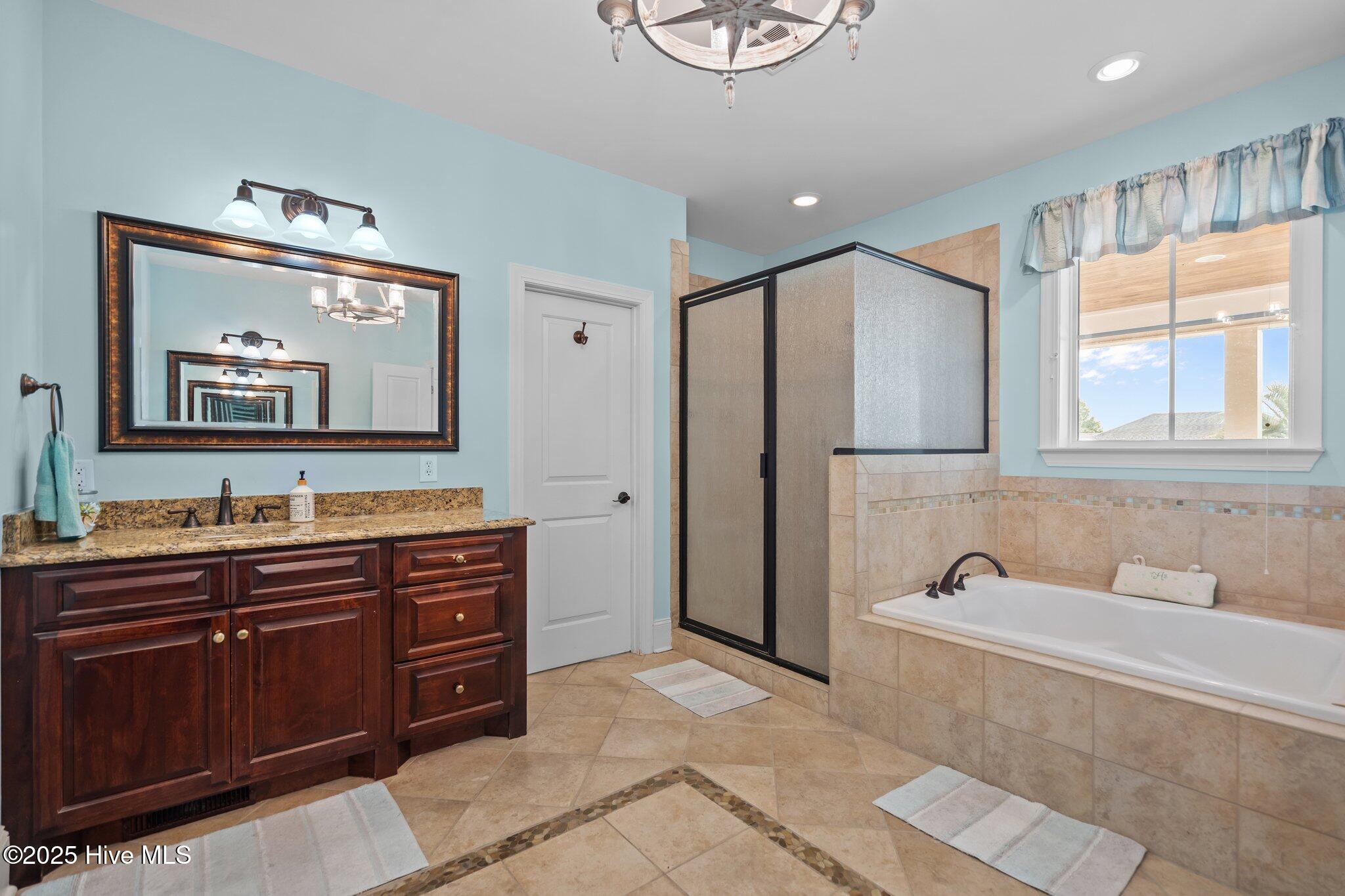 100513091 | Photo 35