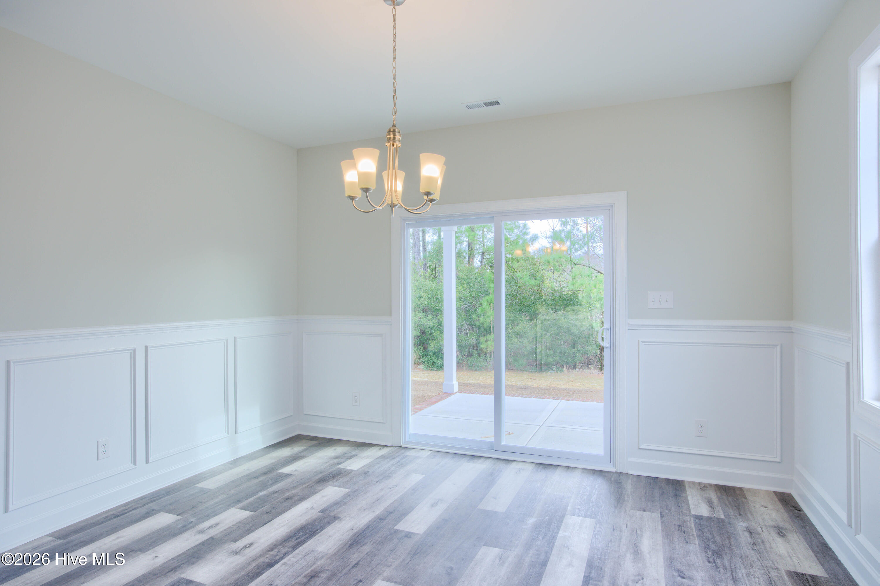 100527723 | Photo 17