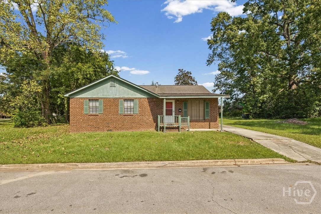 Photo 2 of Single family home for sale at 1130 W 49th Street, Savannah, GA 31405 | MLS# SA366128 | Listing updated on 2026-10-08