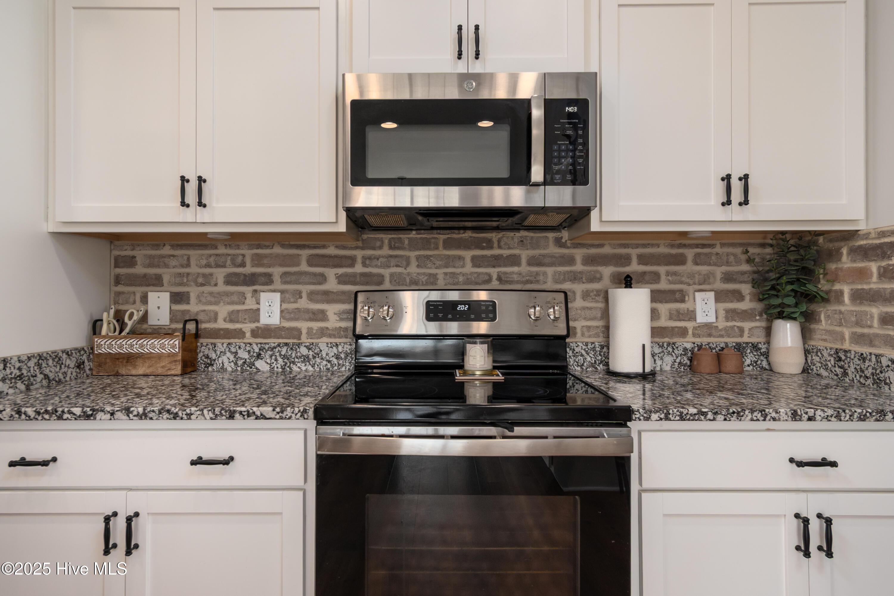 100502519 | Photo 16