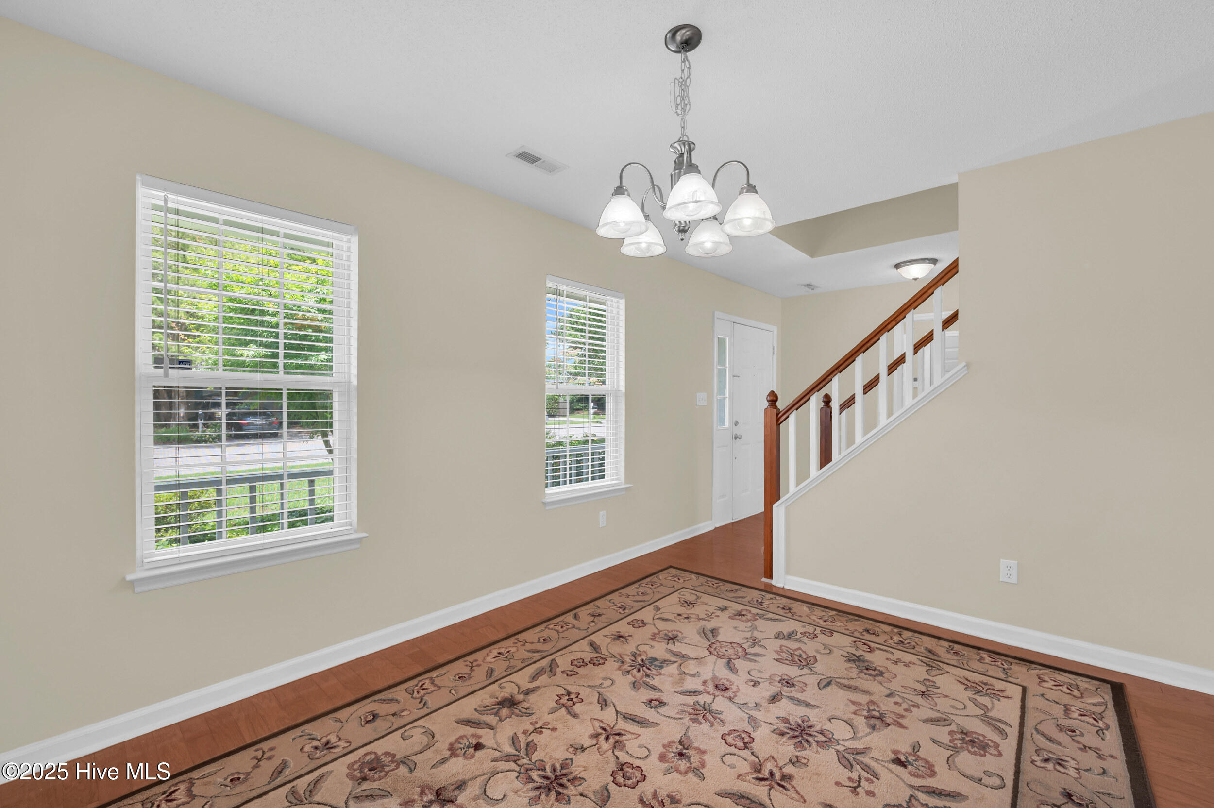 100532277 | Photo 22