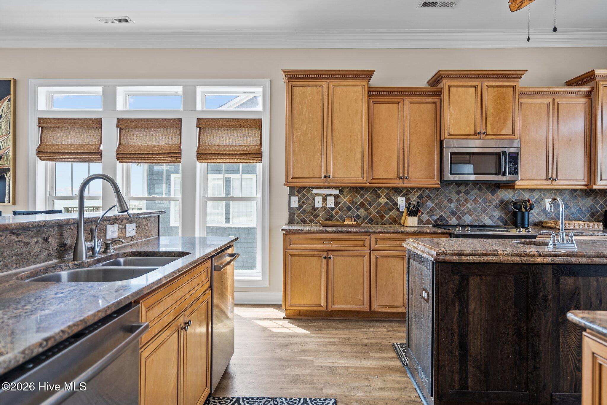 100562244 | Photo 25