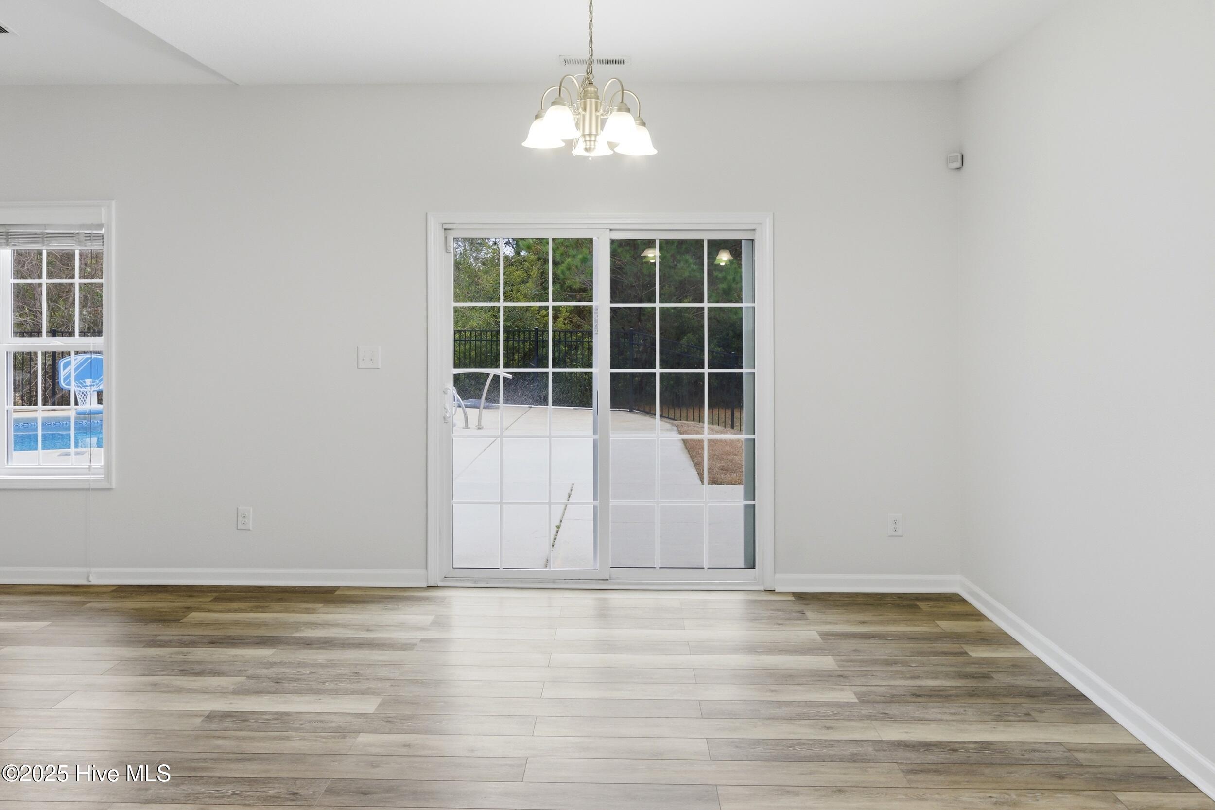 100545601 | Photo 17