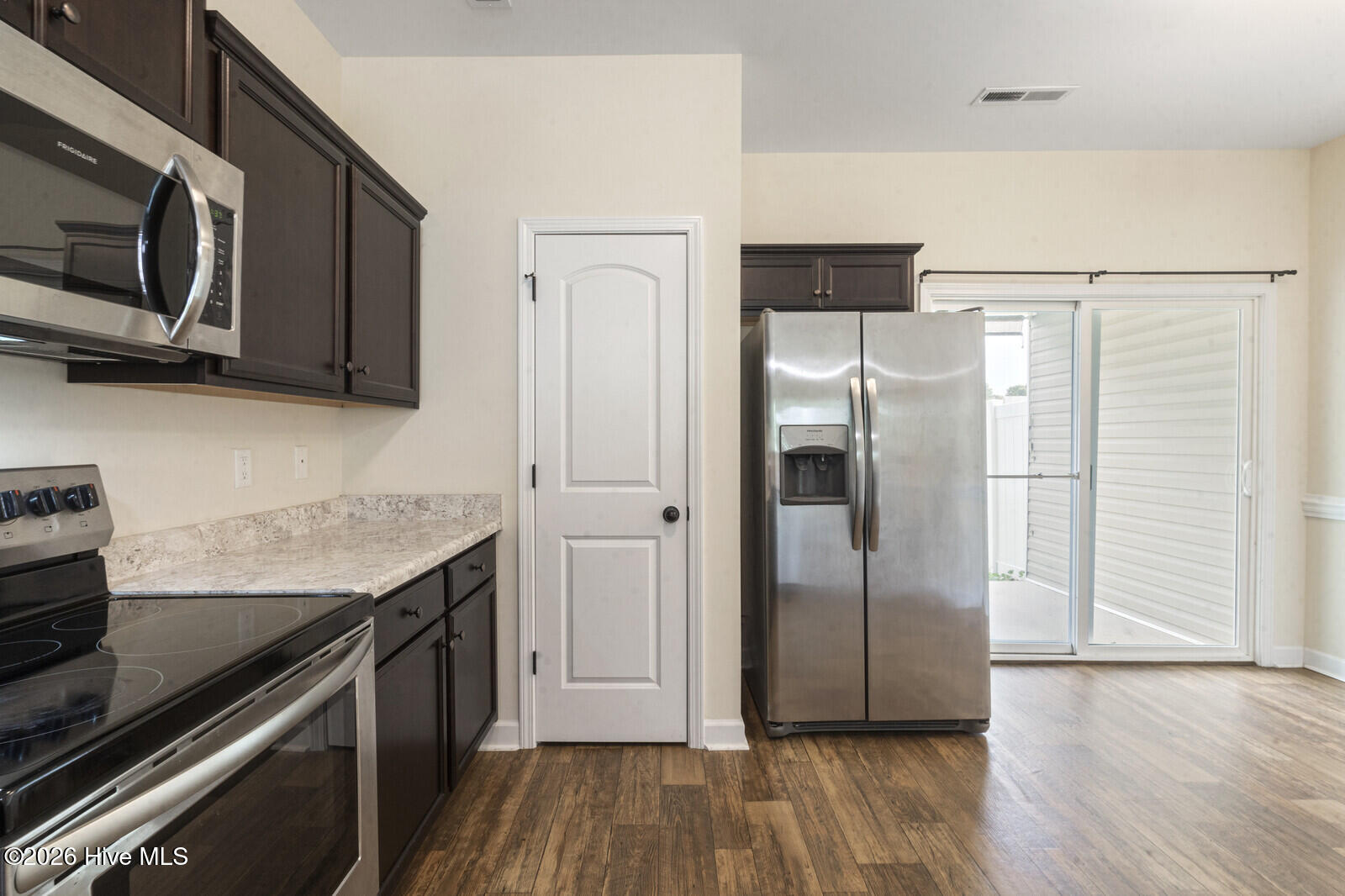 100562999 | Photo 10