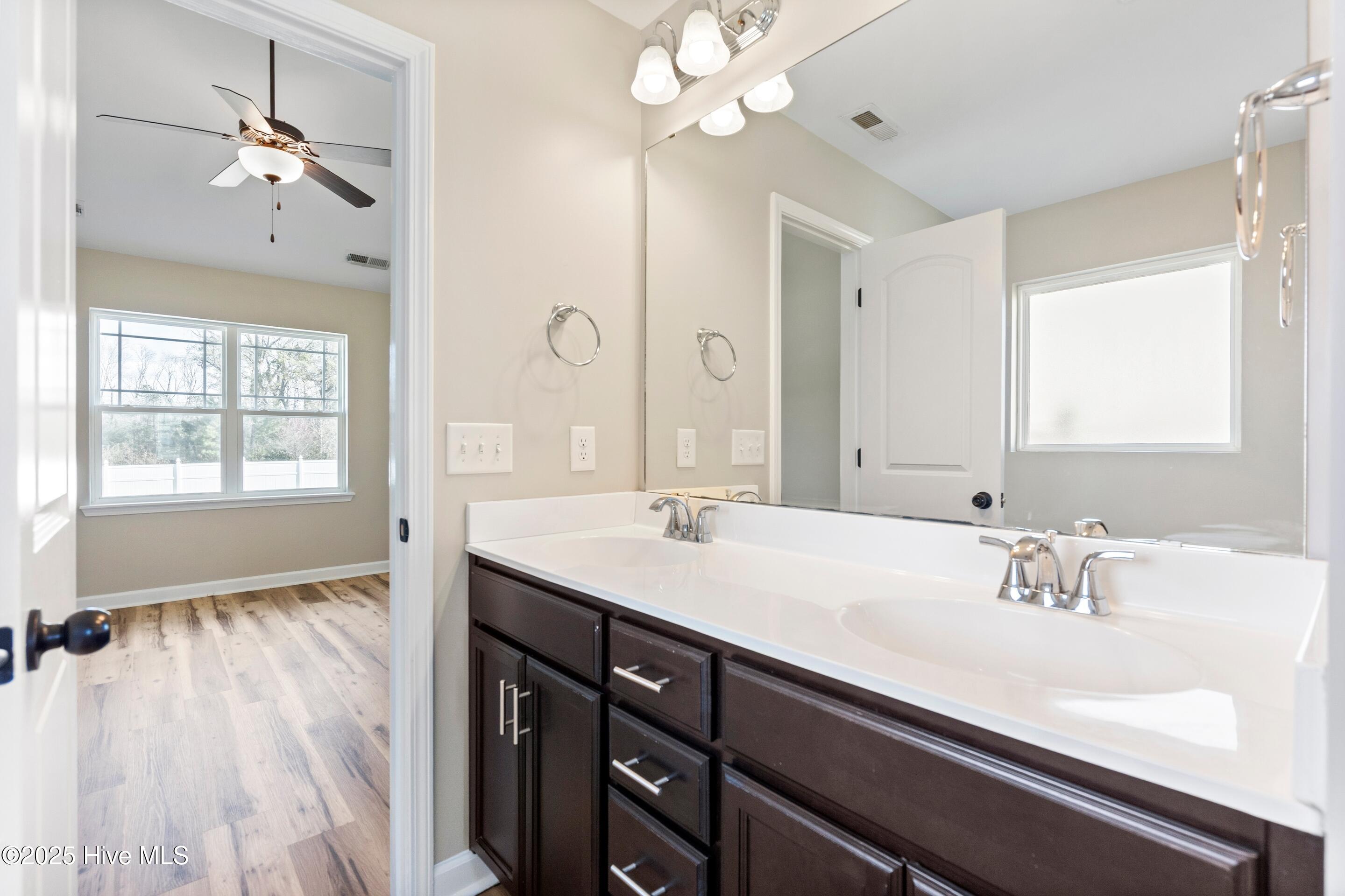 100545716 | Photo 34