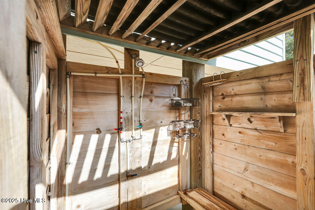 100543707 | Photo 33