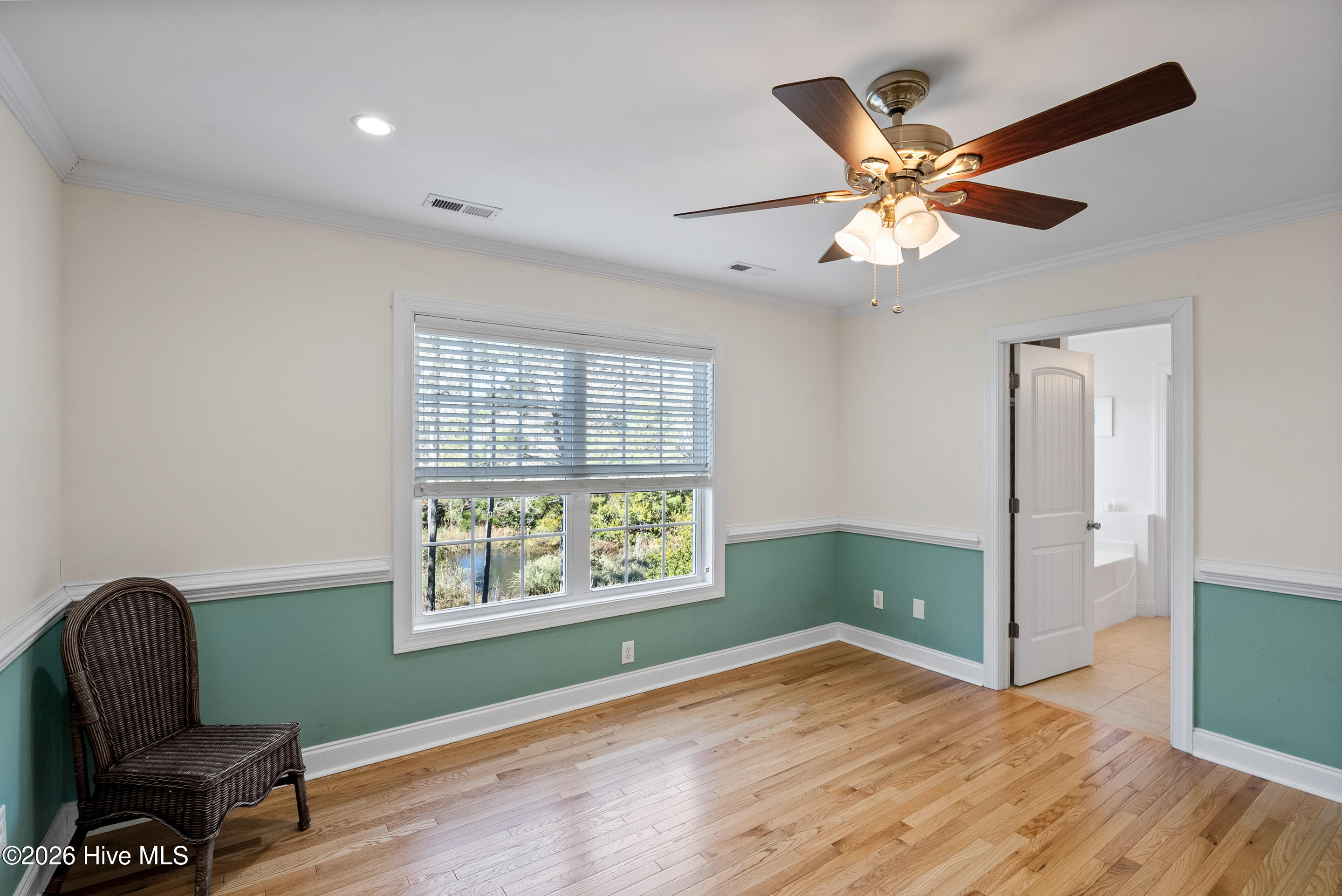 100520830 | Photo 111