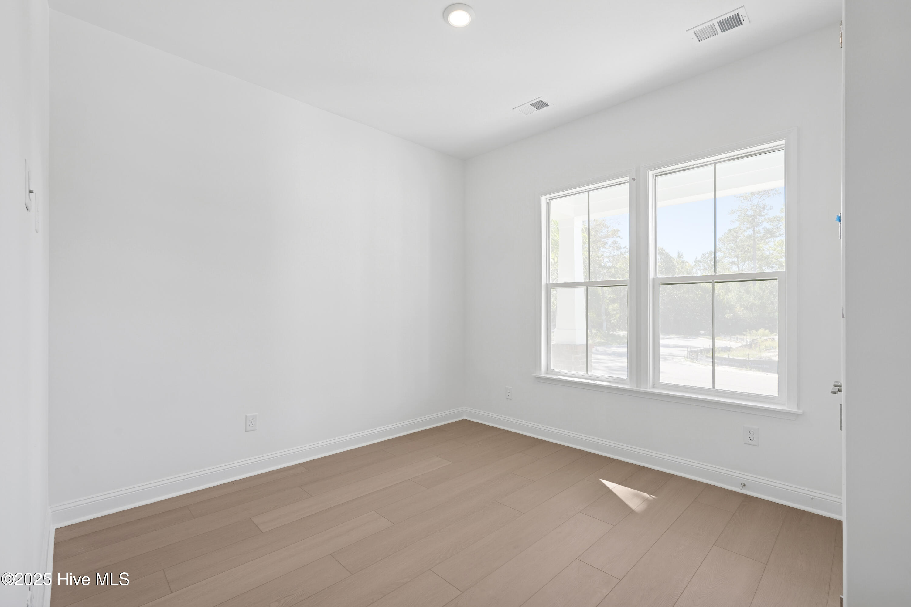 100508380 | Photo 12