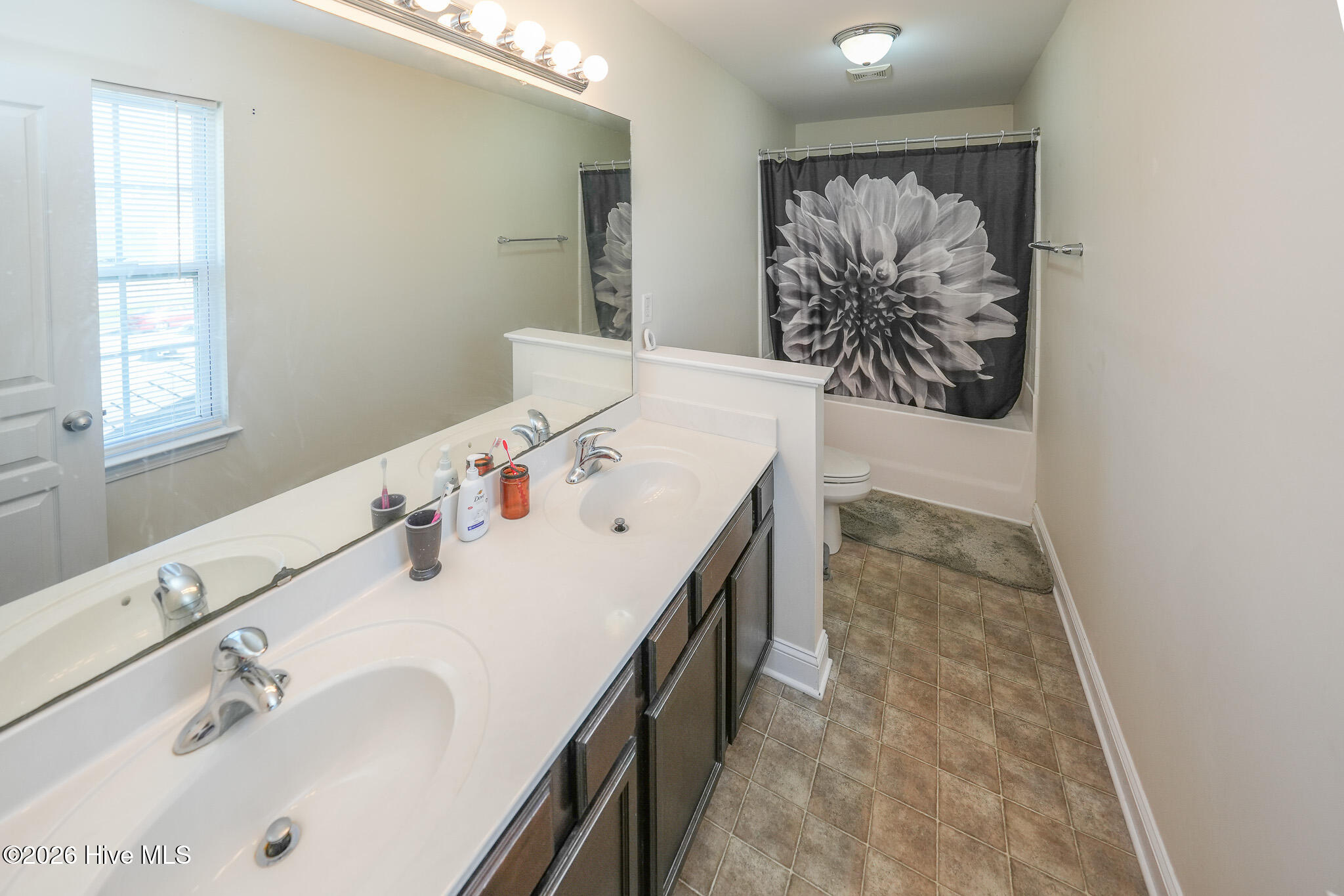 100561361 | Photo 22