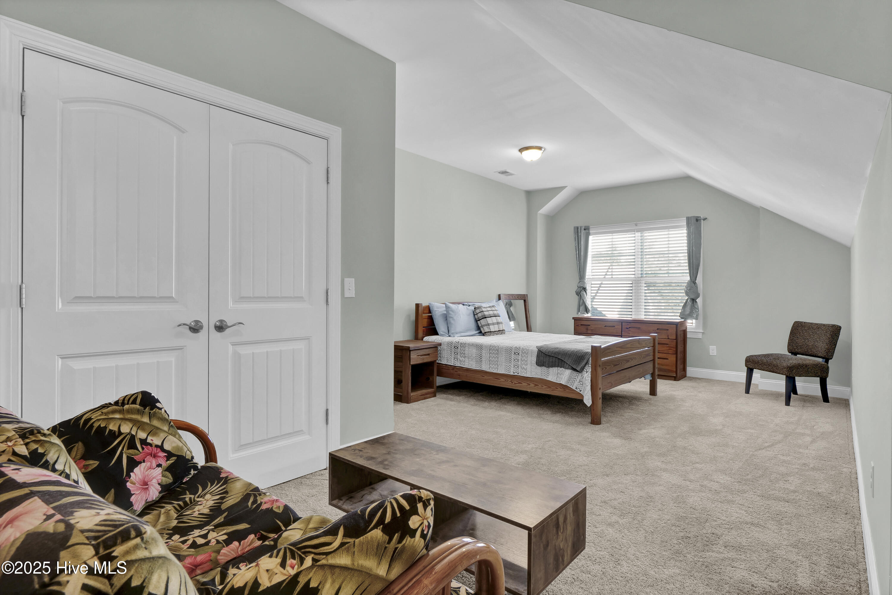 100534693 | Photo 23