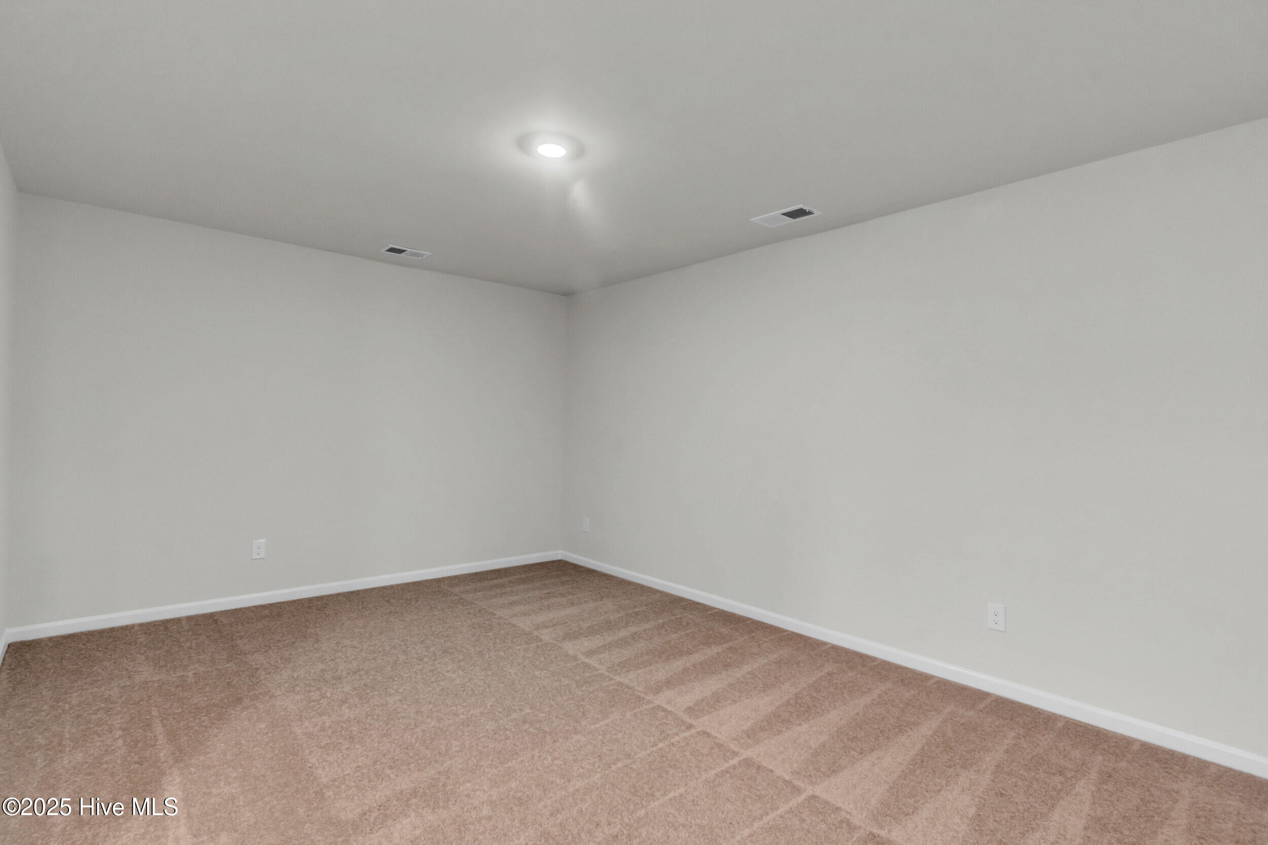 100521240 | Photo 32