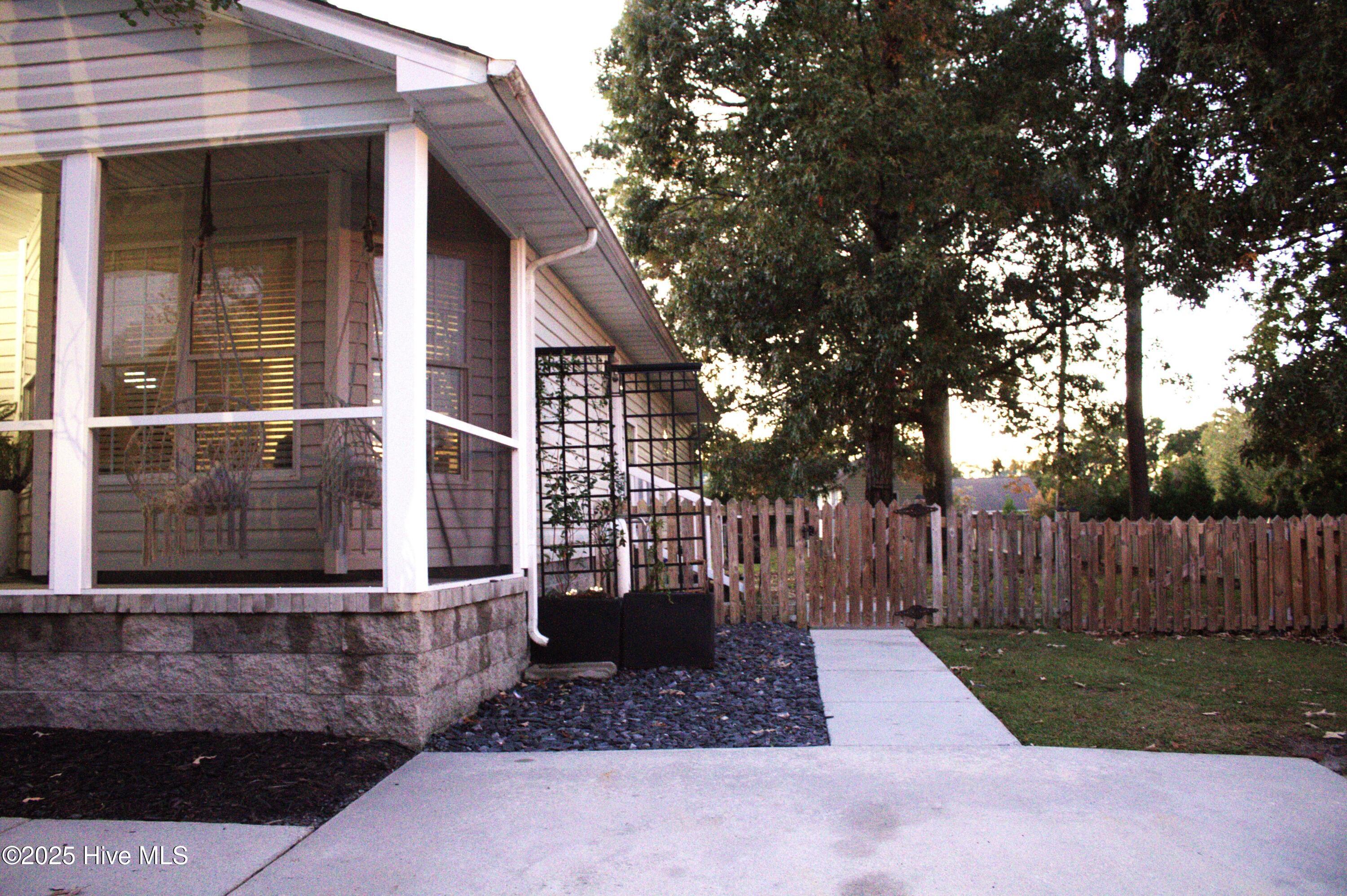 100538366 | Photo 17