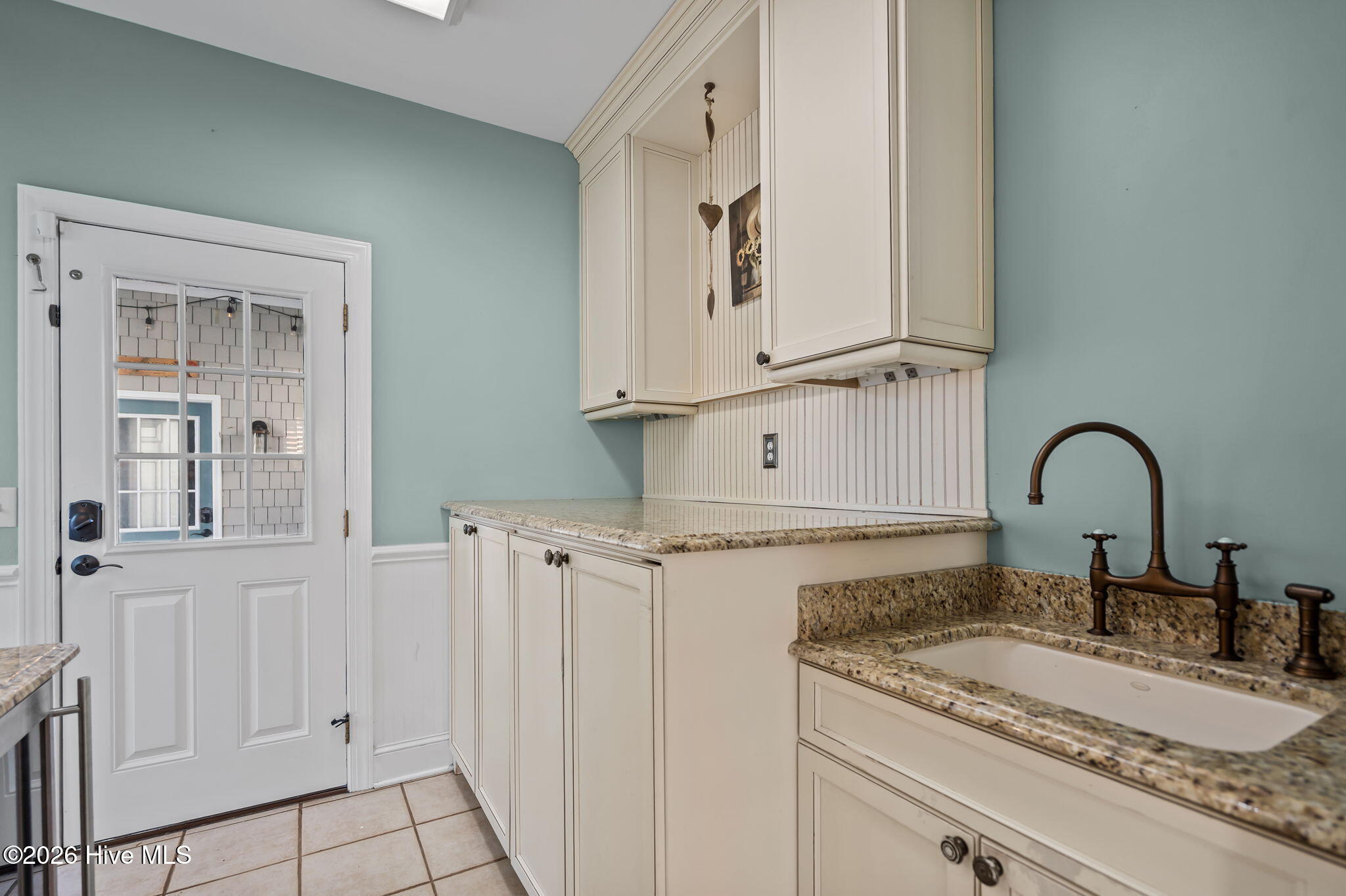 100565239 | Photo 27