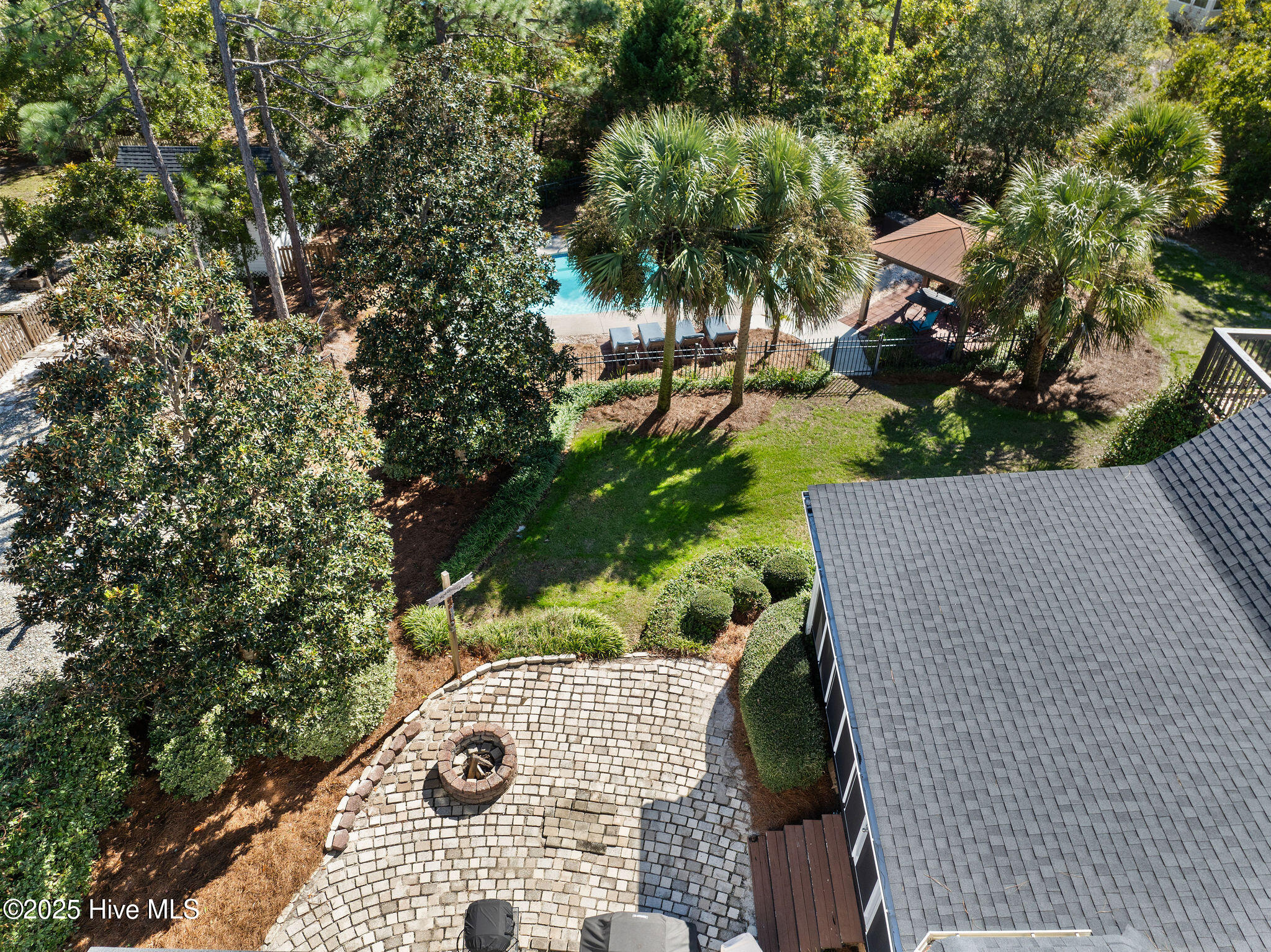 100565537 | Photo 25