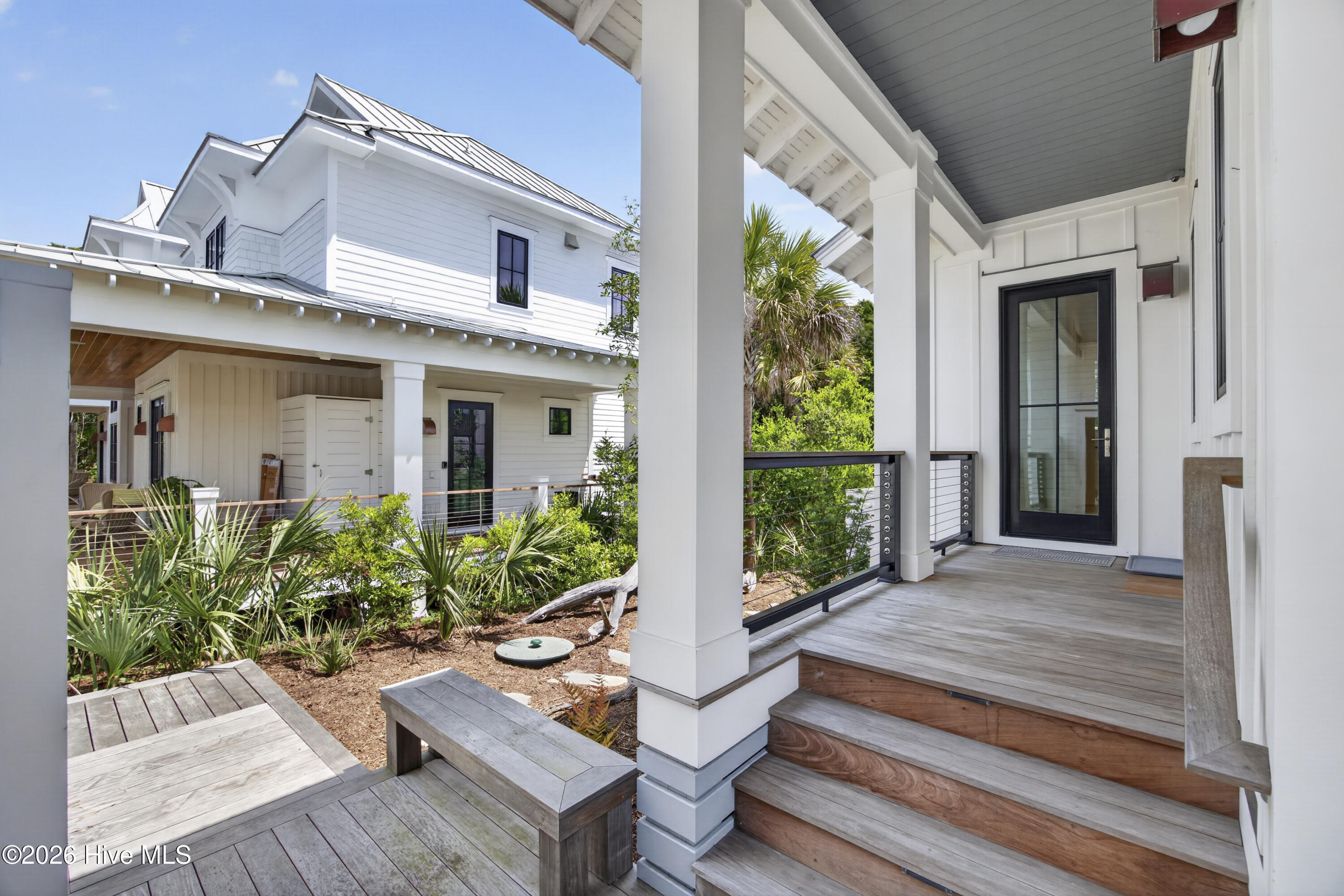 100566186 | Photo 61