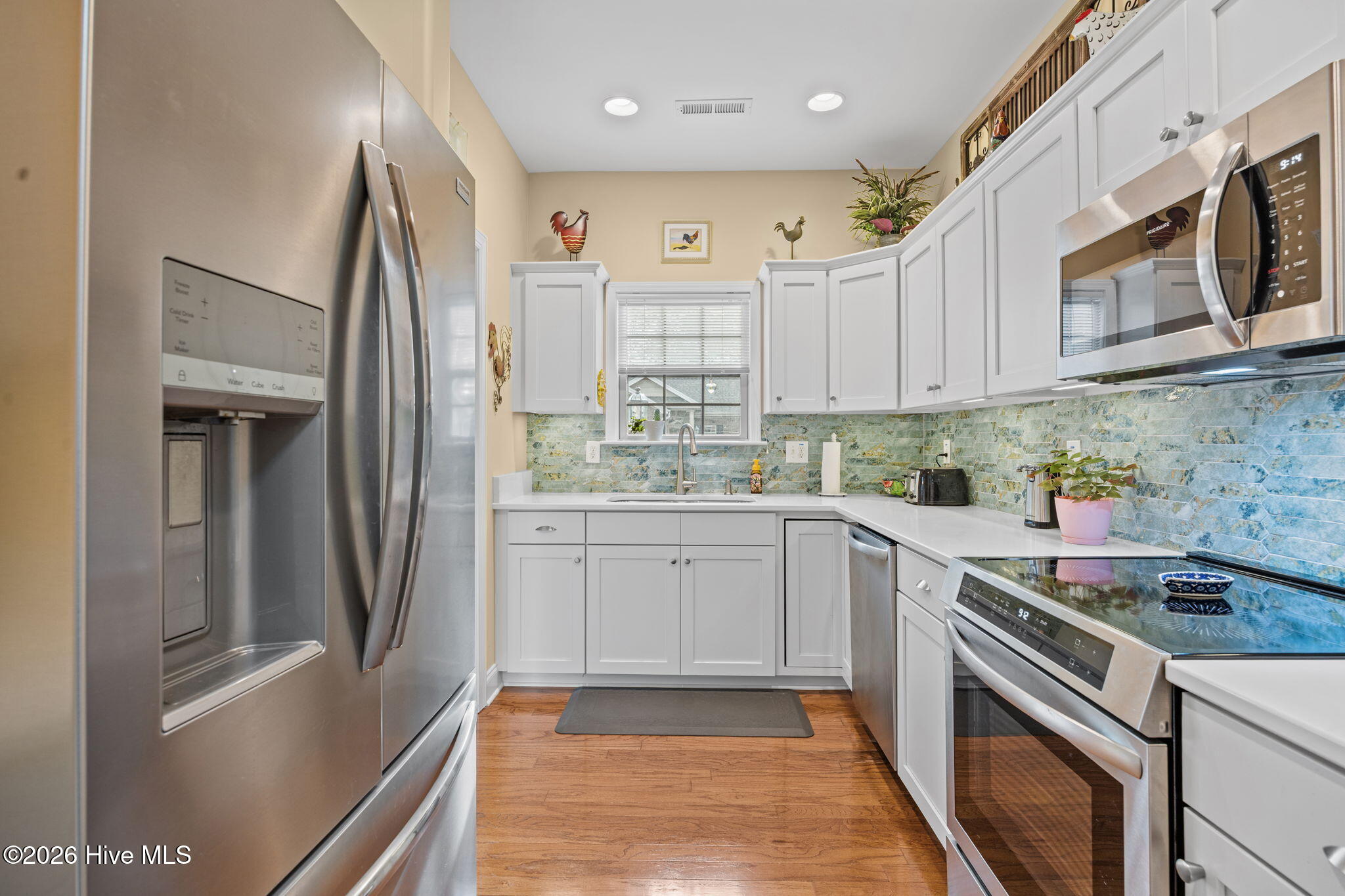 100560017 | Photo 14