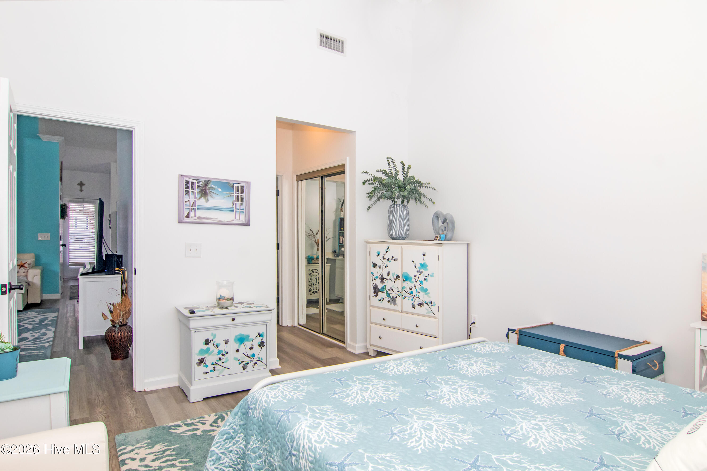 100549020 | Photo 21