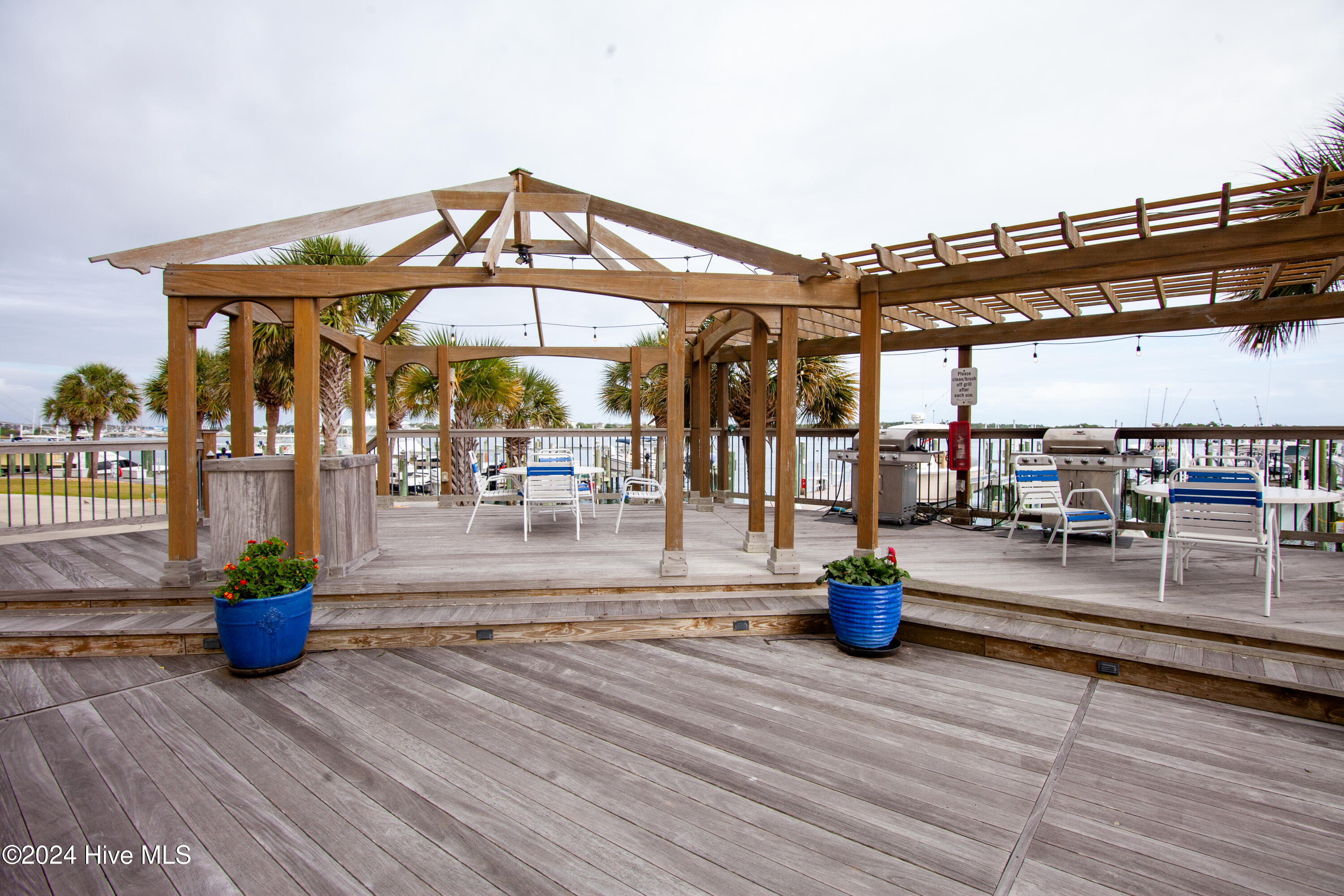 100 Olde Towne Yacht Club 