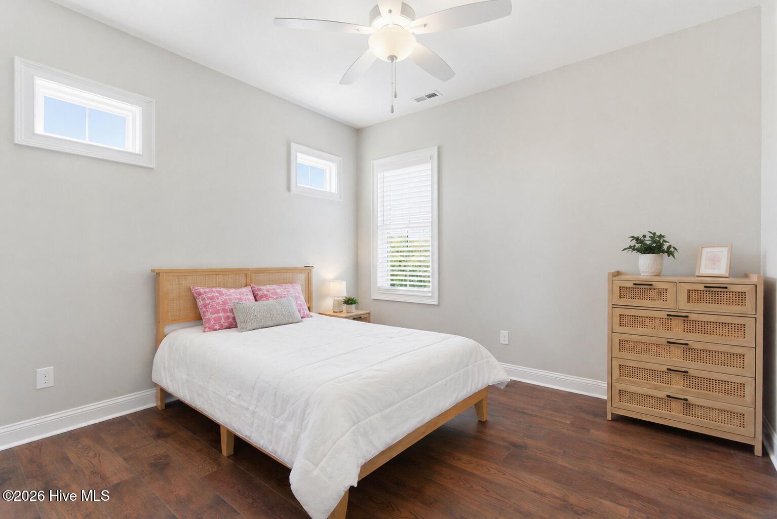 100570056 | Photo 38